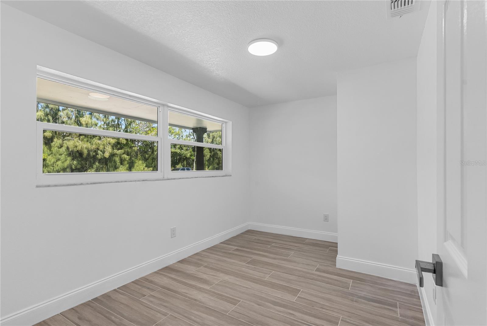 8201 RIVERSIDE DR NE, ST PETERSBURG, FL, 33702