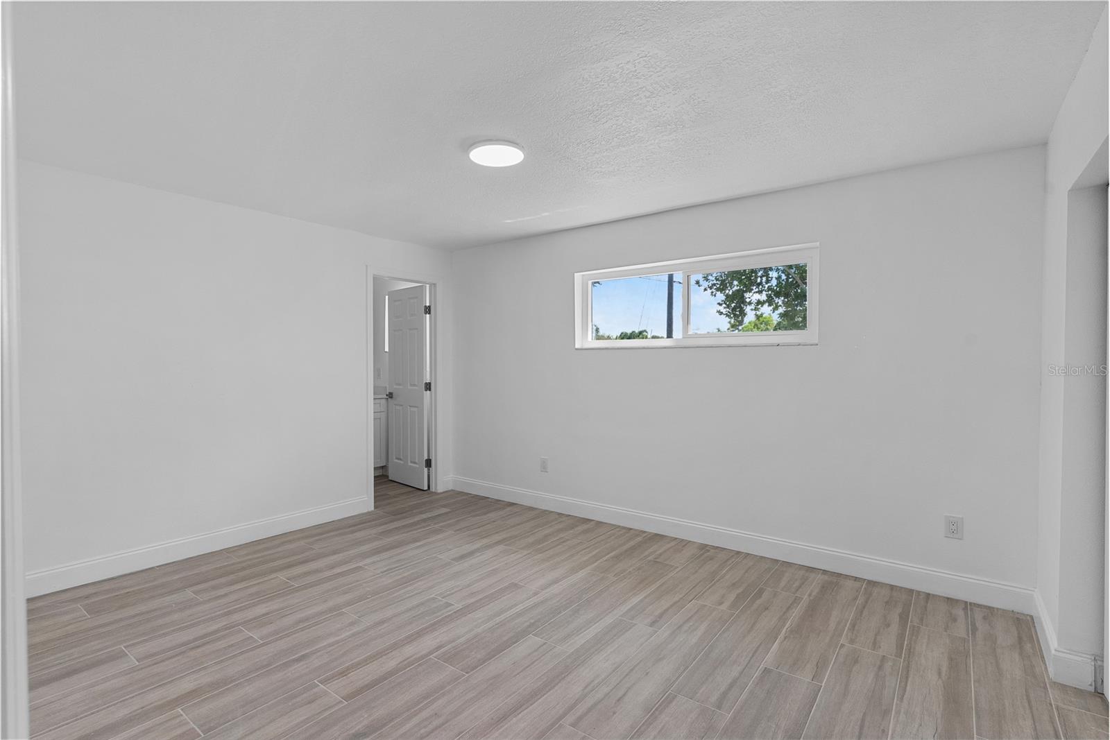 8201 RIVERSIDE DR NE, ST PETERSBURG, FL, 33702