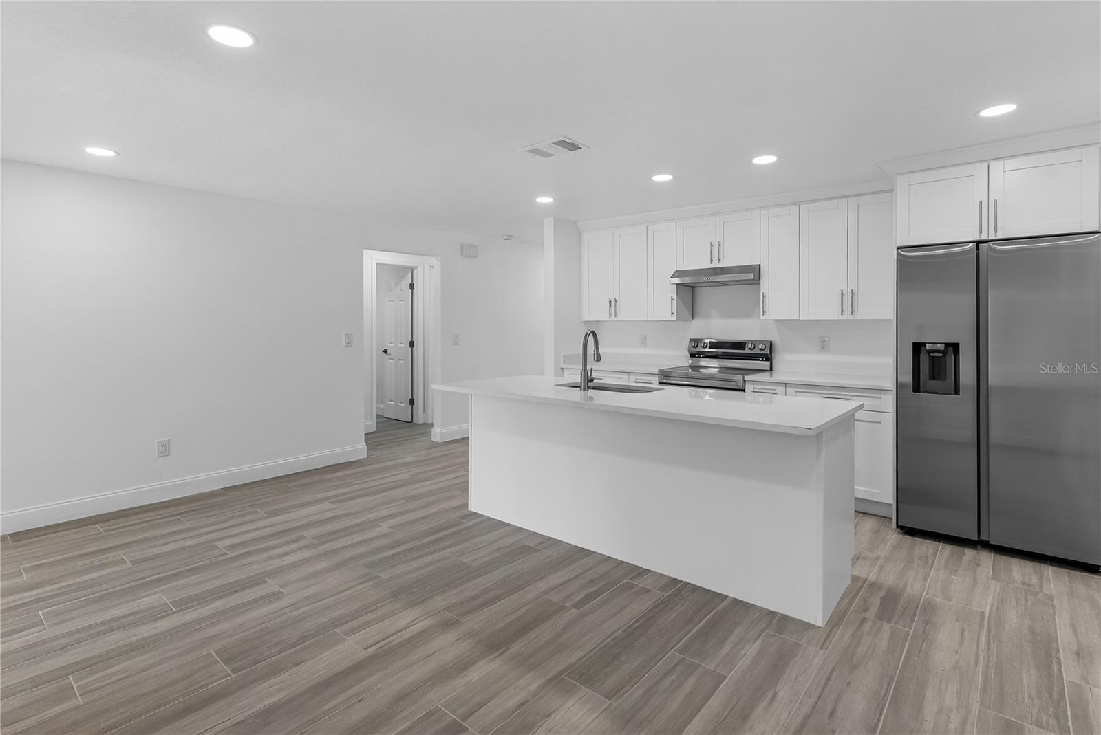 8201 RIVERSIDE DR NE, ST PETERSBURG, FL, 33702