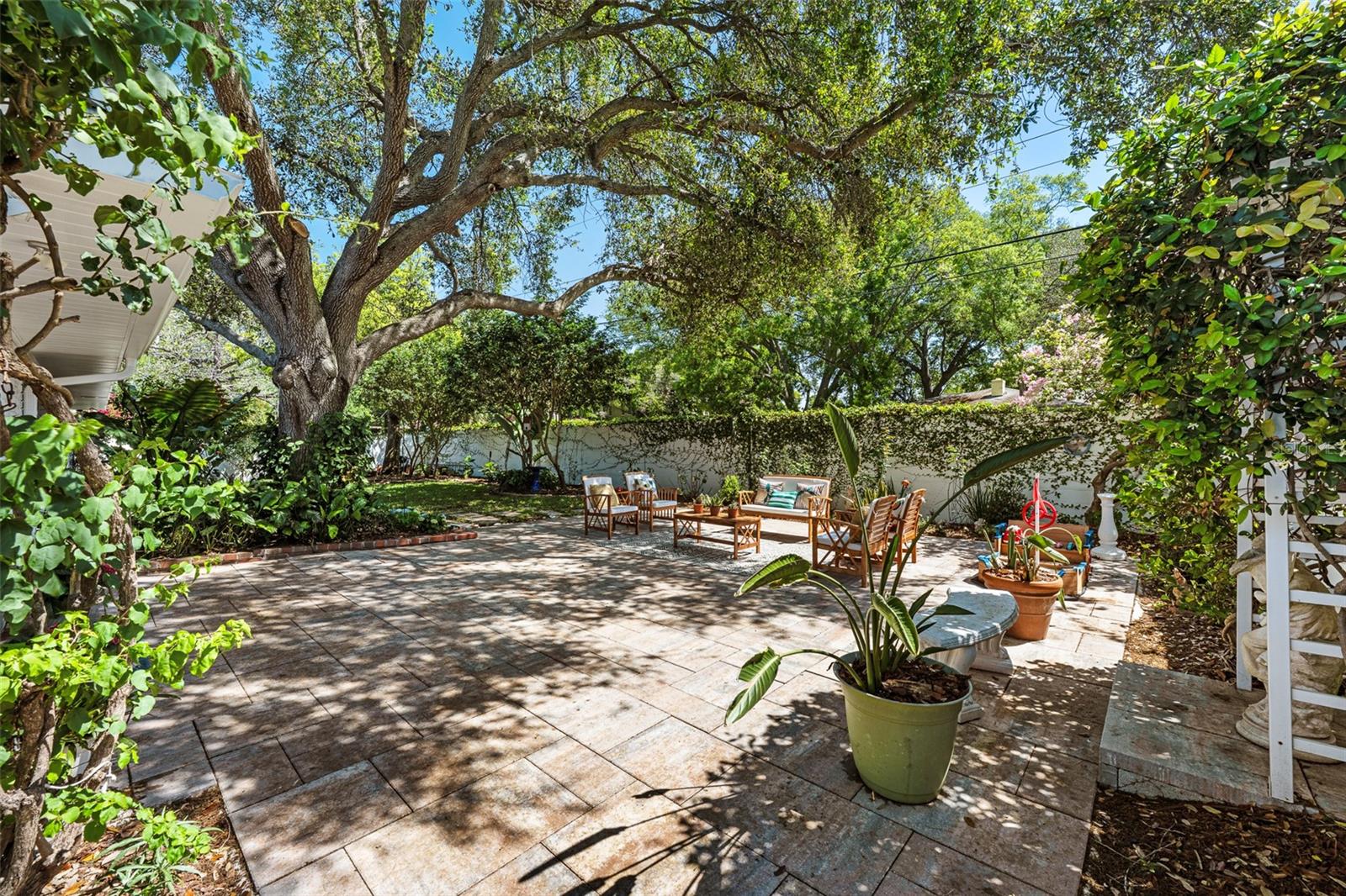 1110 S DUNBAR AVE, TAMPA, FL, 33629