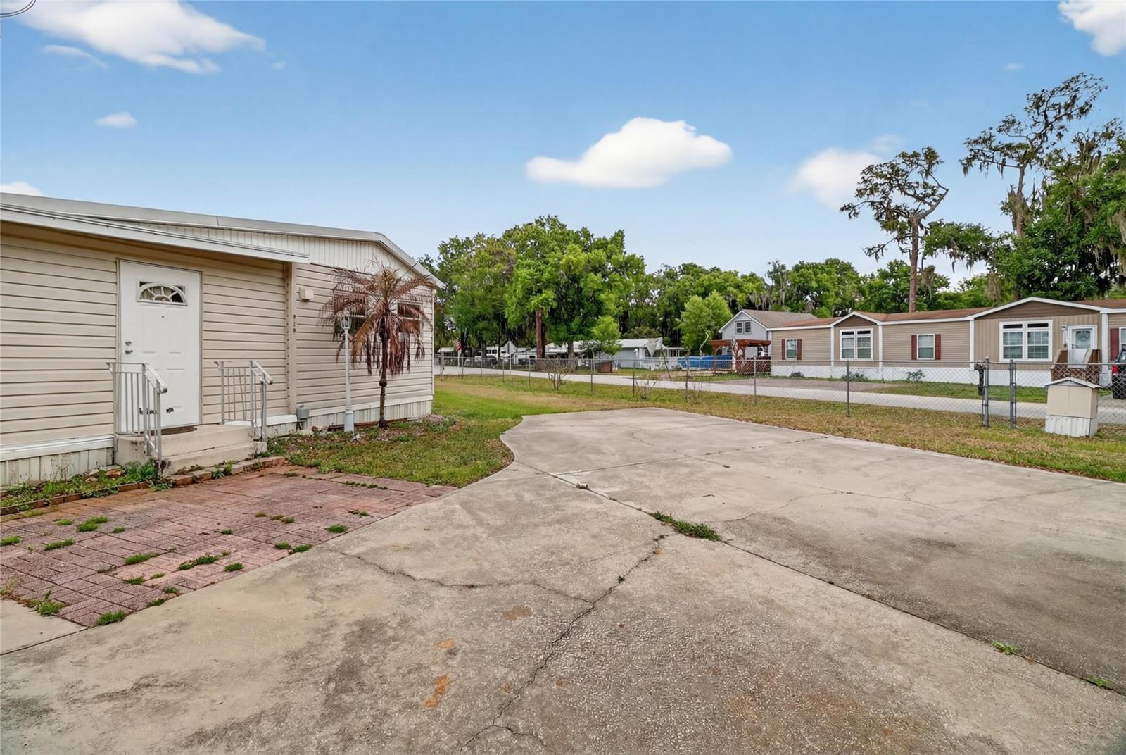 4710 VILLAGE DR, LAKELAND, FL, 33811
