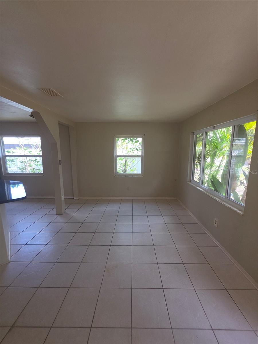 725 43RD AVE N, ST PETERSBURG, FL, 33703