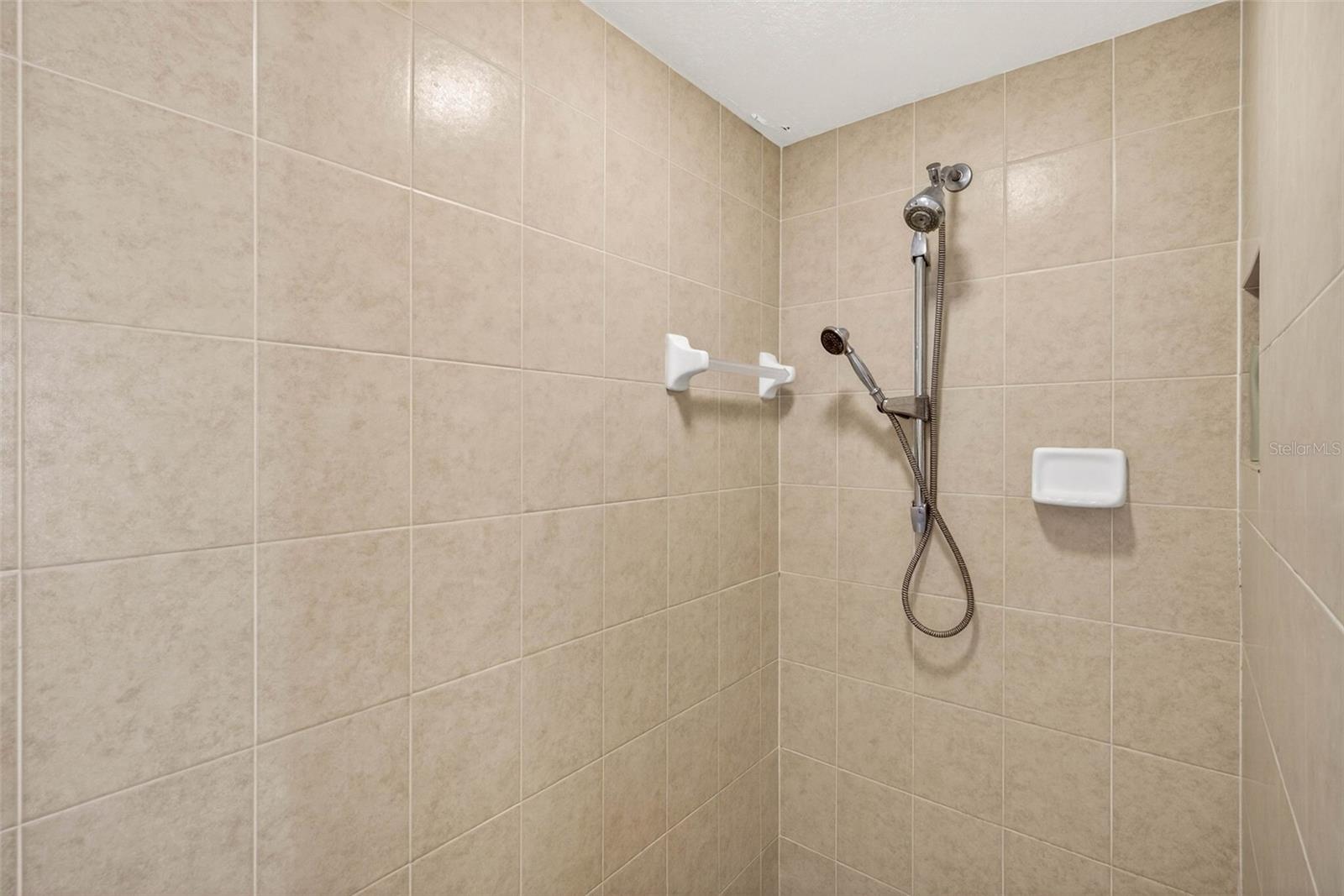 3819 SALIDA DELSOL DR, SUN CITY CENTER, FL, 33573