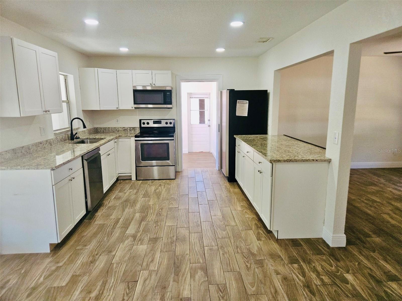 1607 BELL SHOALS RD, BRANDON, FL, 33511