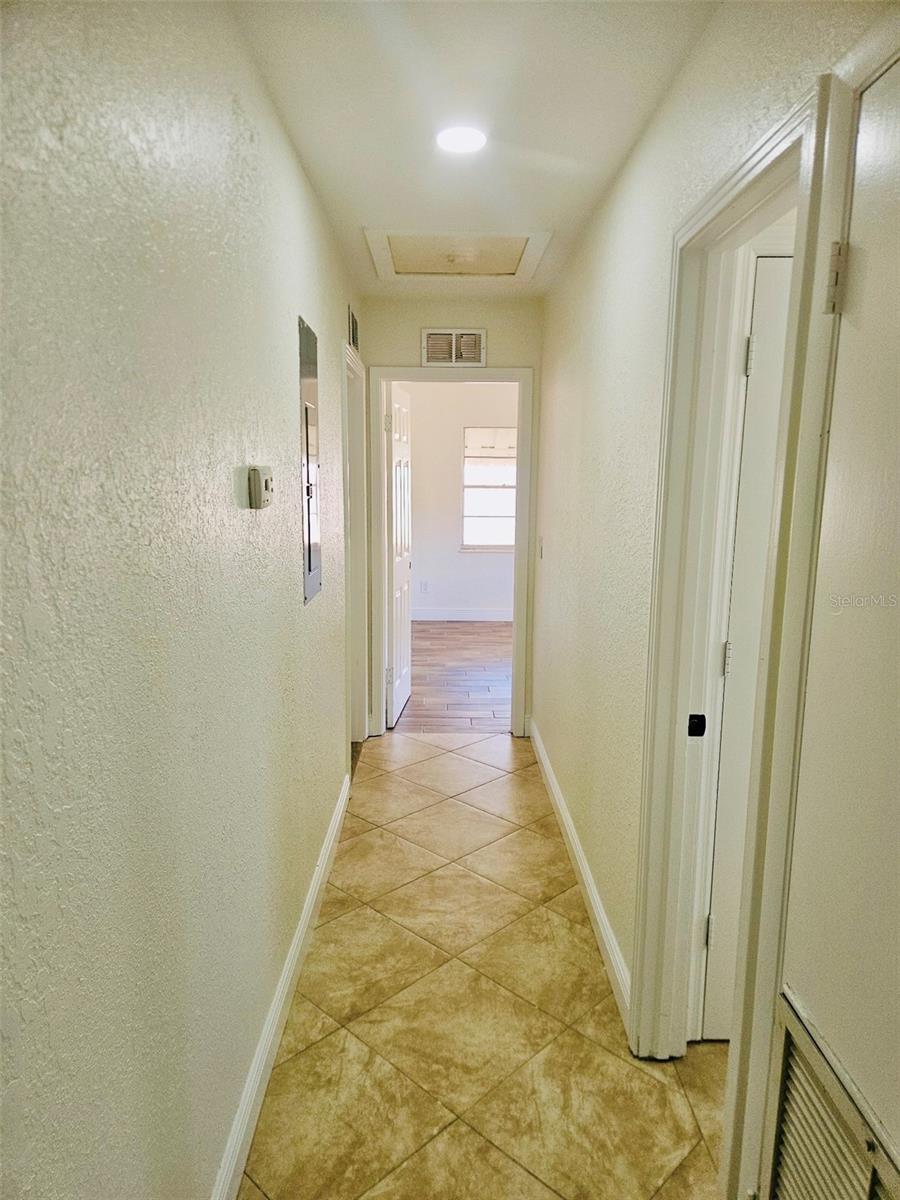 1607 BELL SHOALS RD, BRANDON, FL, 33511