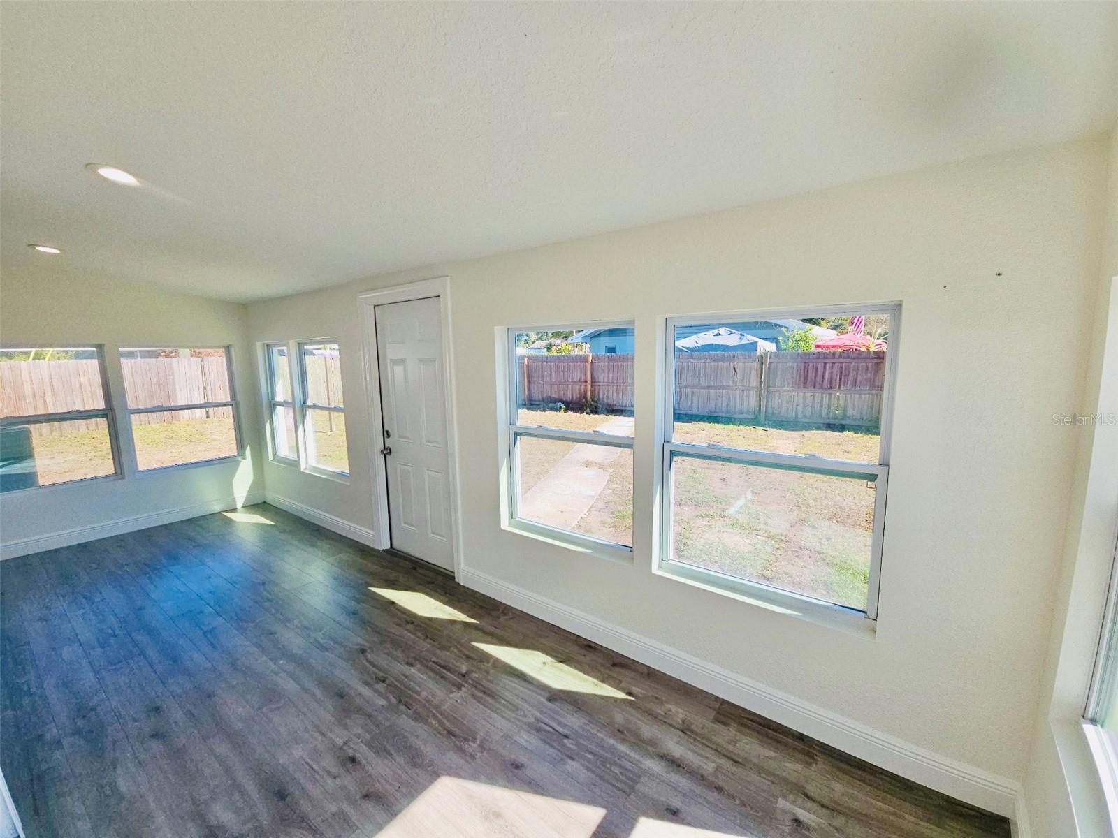 1607 BELL SHOALS RD, BRANDON, FL, 33511