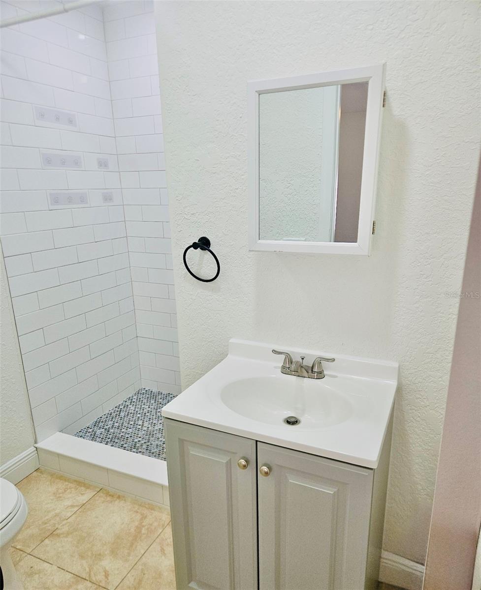 1607 BELL SHOALS RD, BRANDON, FL, 33511