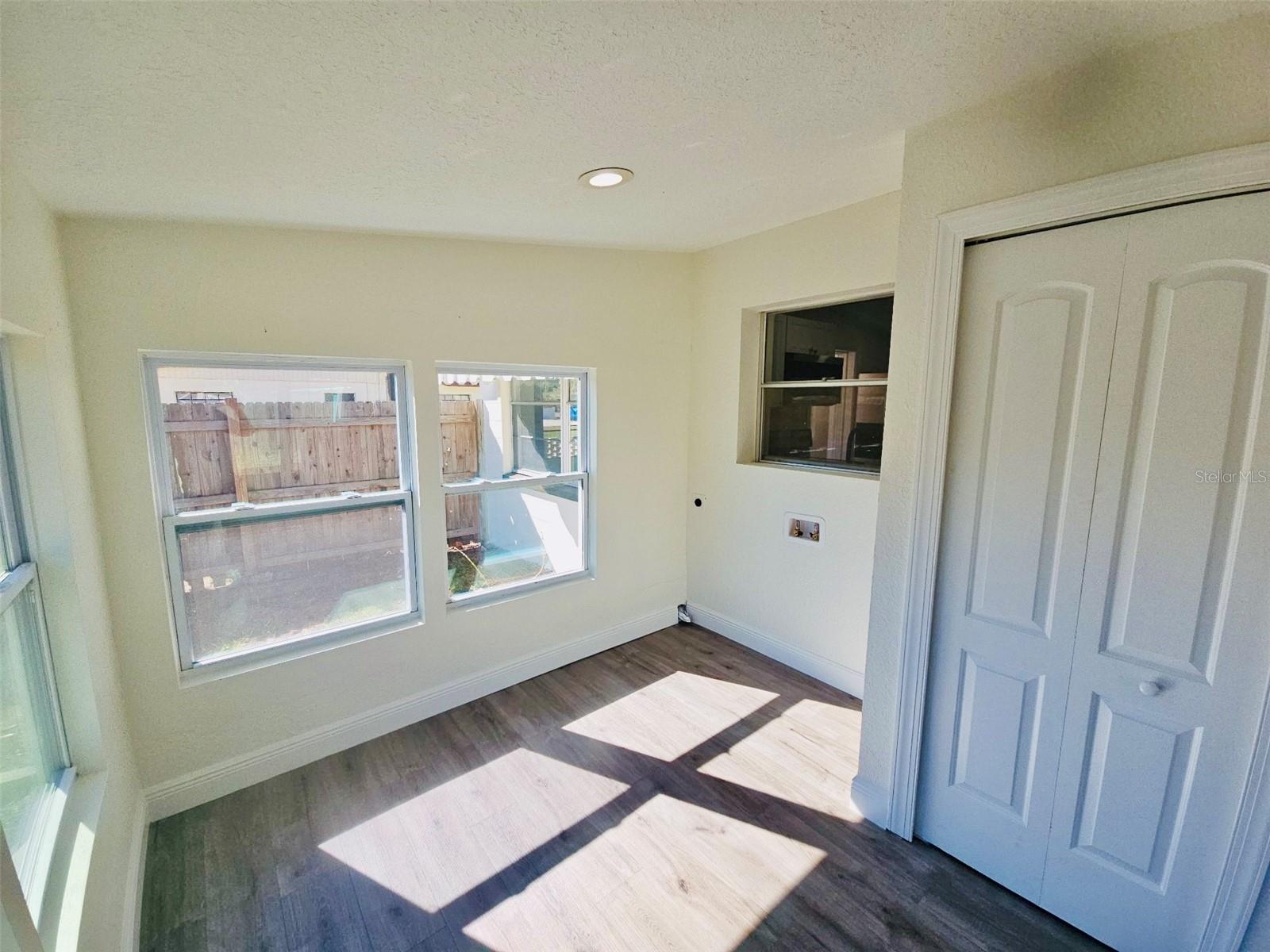 1607 BELL SHOALS RD, BRANDON, FL, 33511