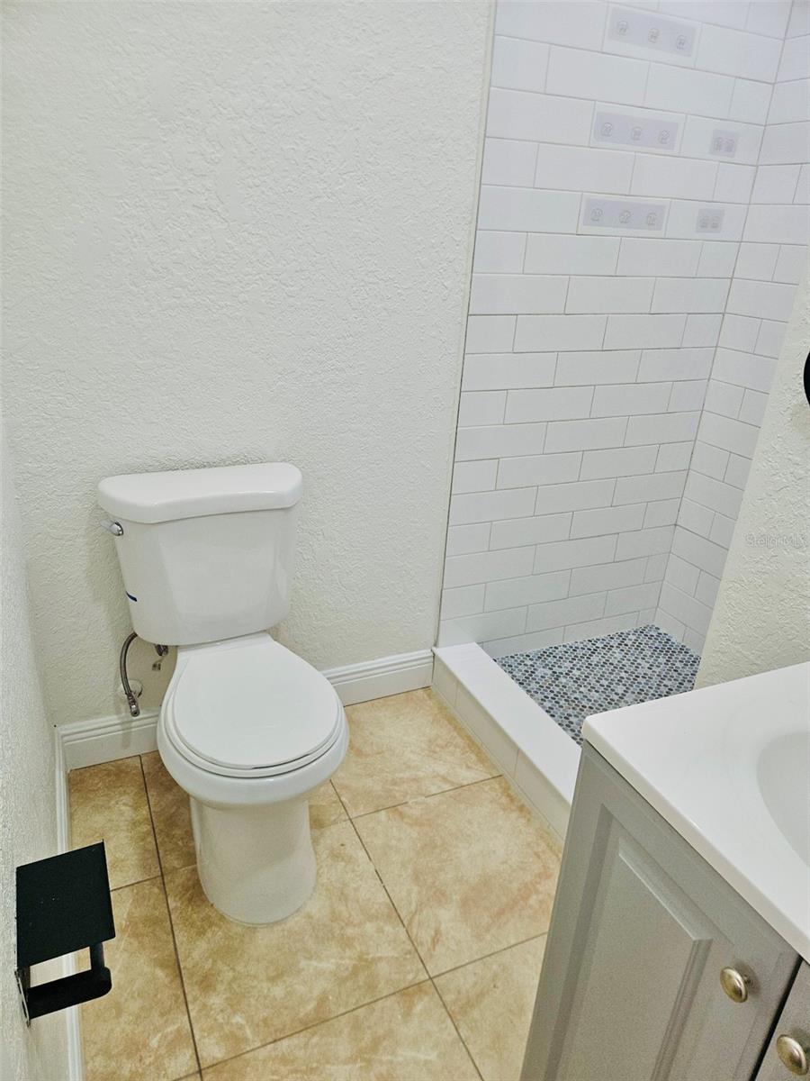 1607 BELL SHOALS RD, BRANDON, FL, 33511