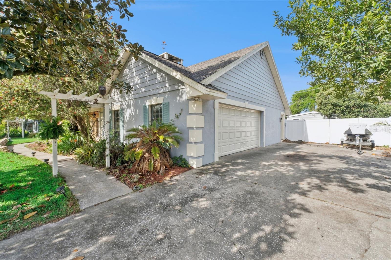 2002 FAIRWAY DR, EUSTIS, FL, 32726
