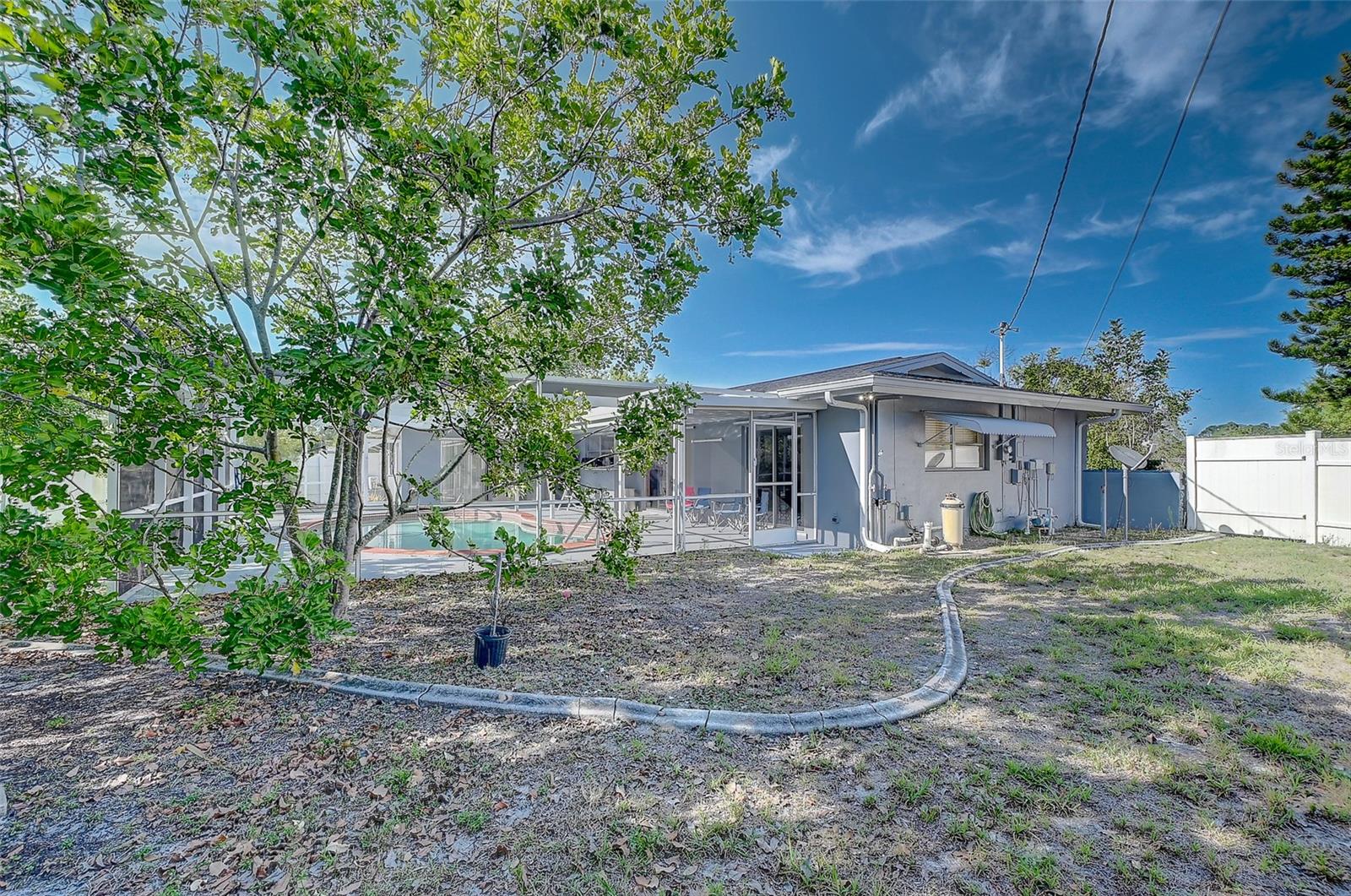 1678 COUNTRY CLUB PKWY, LEHIGH ACRES, FL, 33936