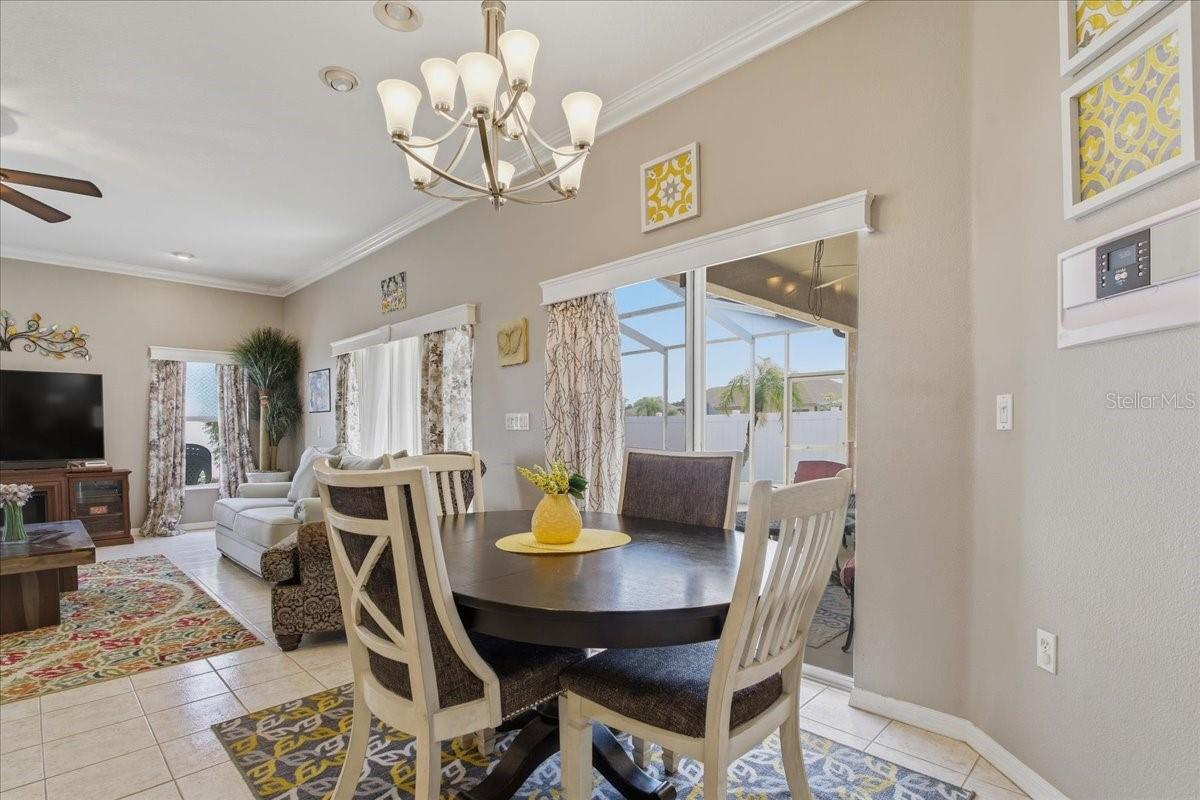 Breakfast area next to the kitchen