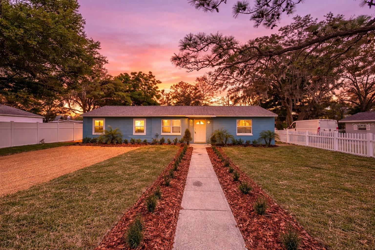 25 E CHARLOTTE AVE, EUSTIS, FL, 32726