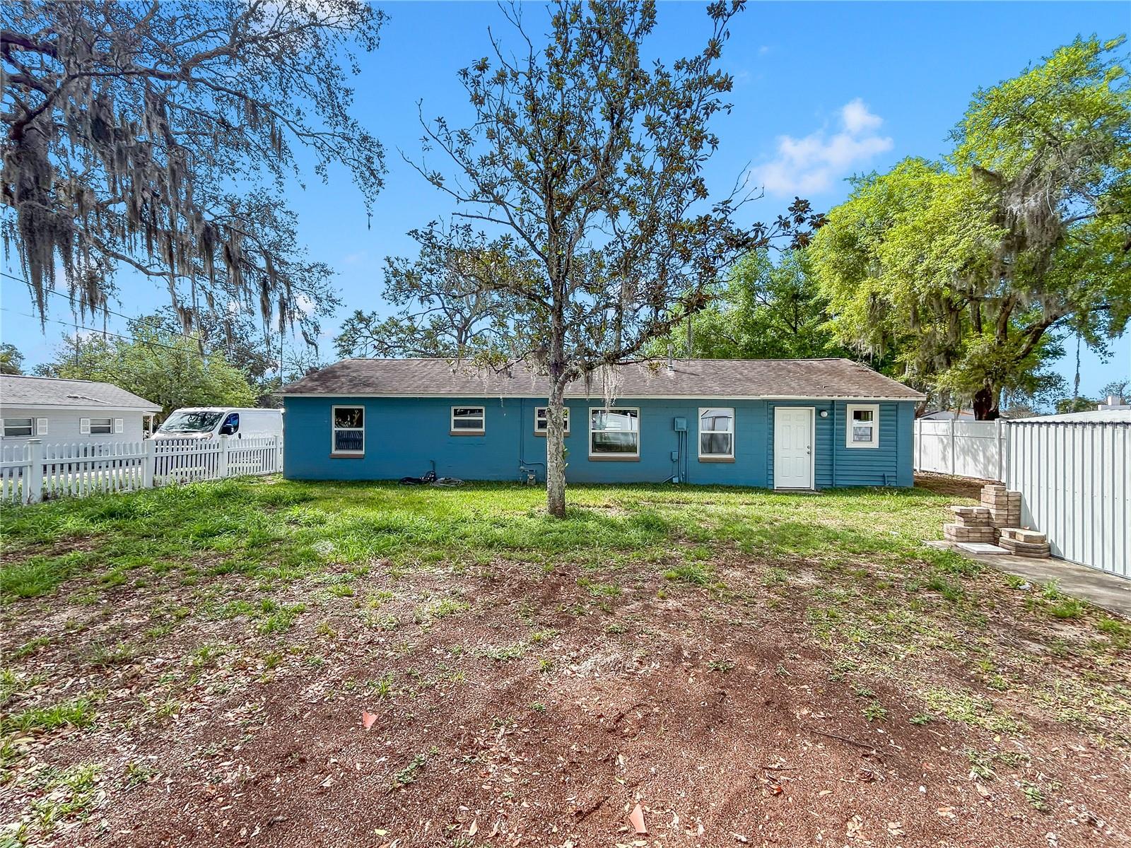 25 E CHARLOTTE AVE, EUSTIS, FL, 32726