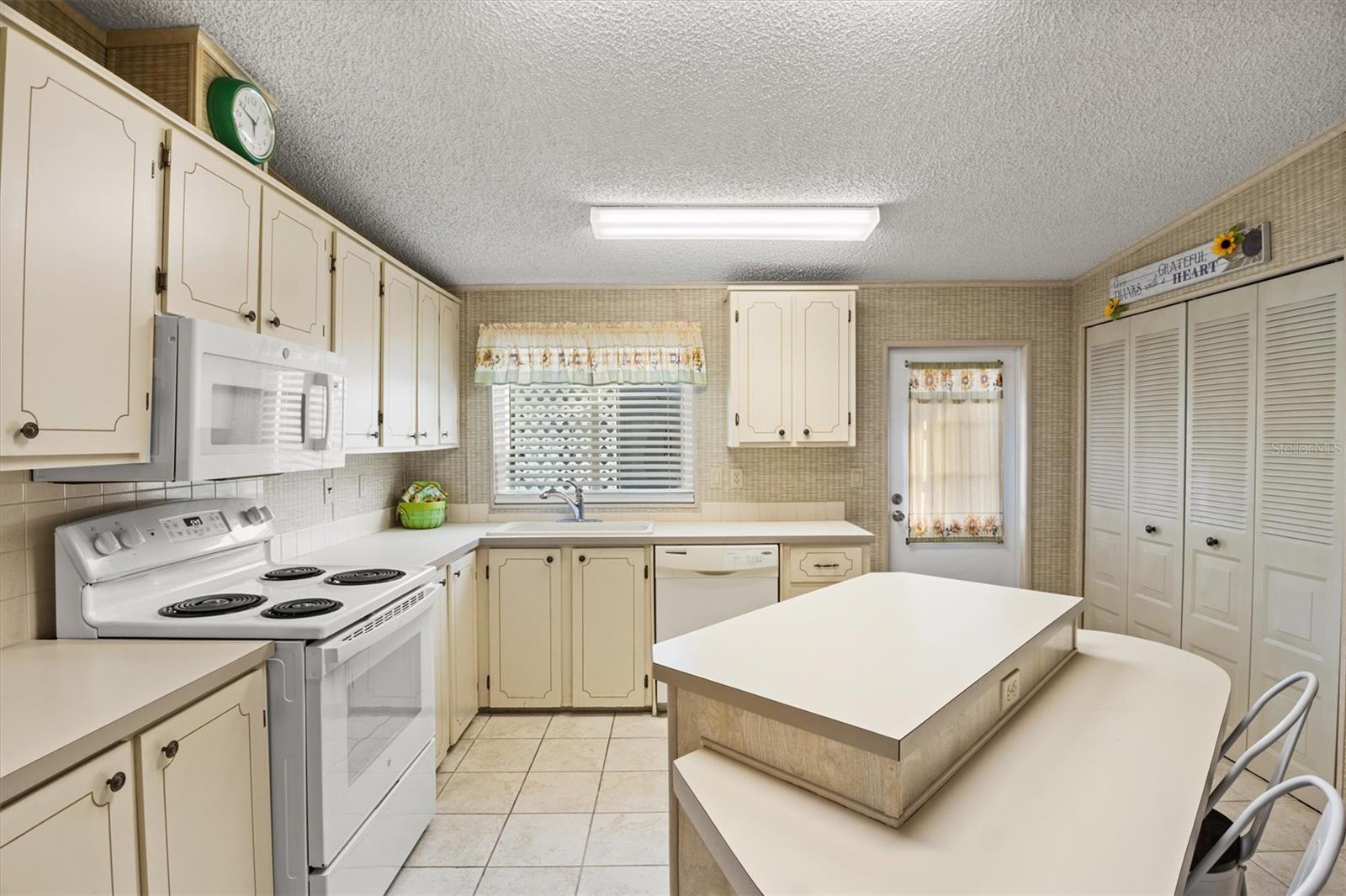 6617 WESTCHESTER DR NE, WINTER HAVEN, FL, 33881