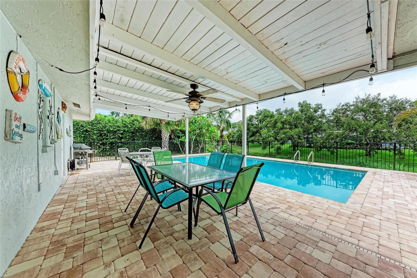2705 S BRINK AVE, SARASOTA, FL, 34239