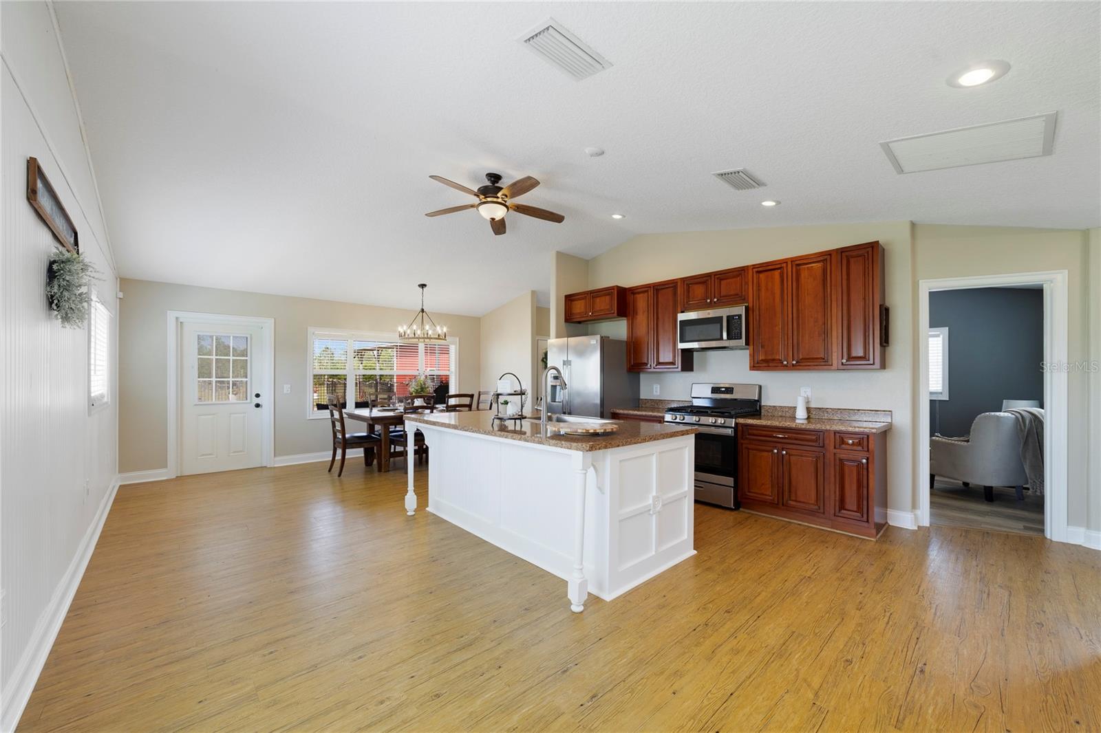 1070 LAKE ASHBY RD, NEW SMYRNA BEACH, FL, 32168