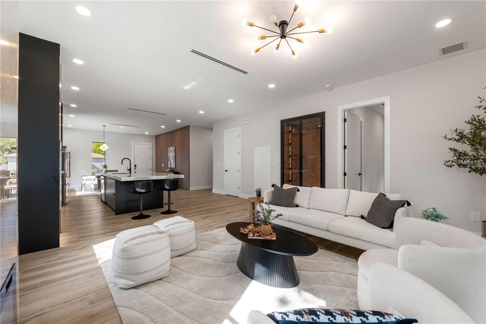 3104 W PINE ST, TAMPA, FL, 33607