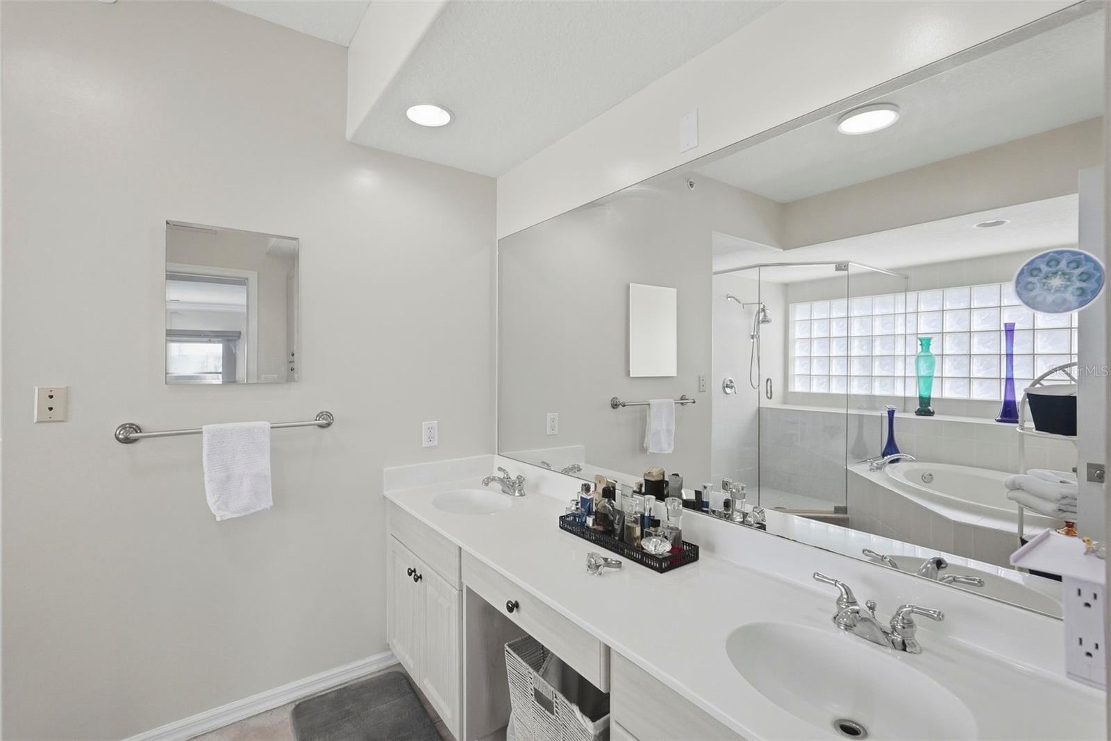 1695 PINELLAS BAYWAY S #E4, TIERRA VERDE, FL, 33715