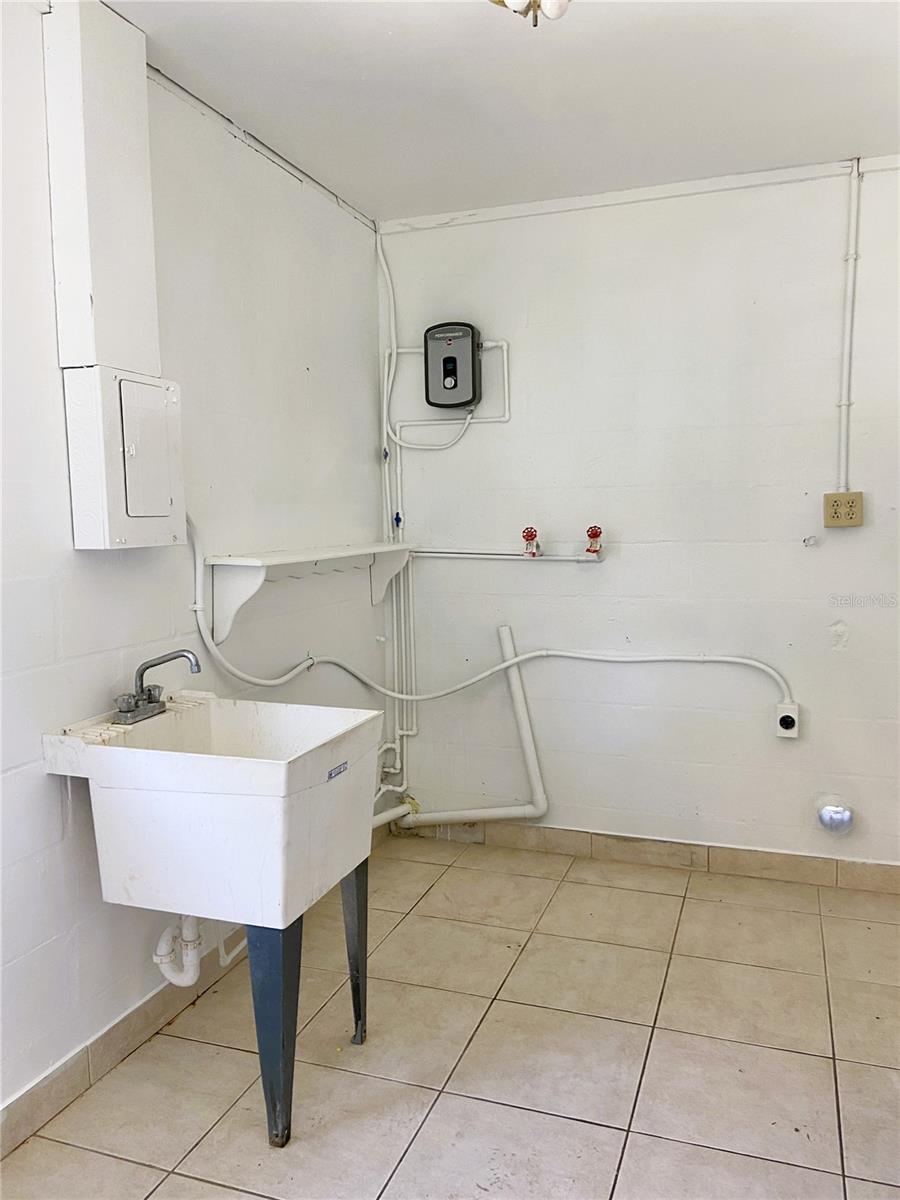 7306 KINGSBURY CIR, TAMPA, FL, 33610