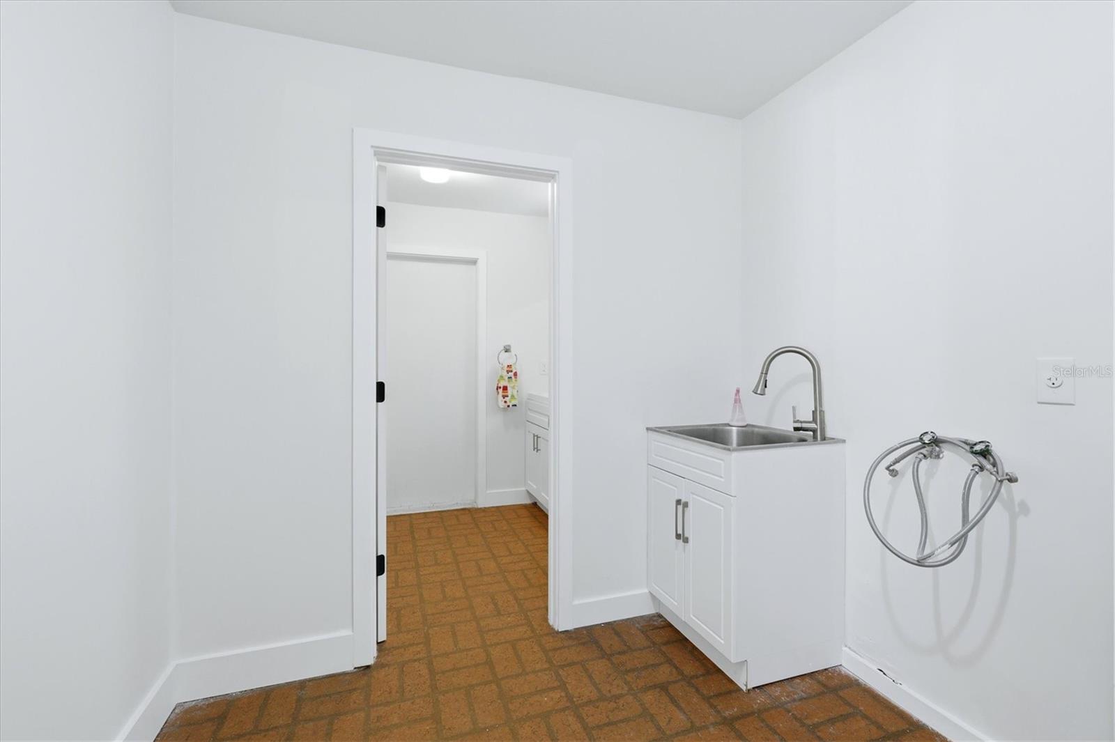 616 LYONS LN, LONGBOAT KEY, FL, 34228