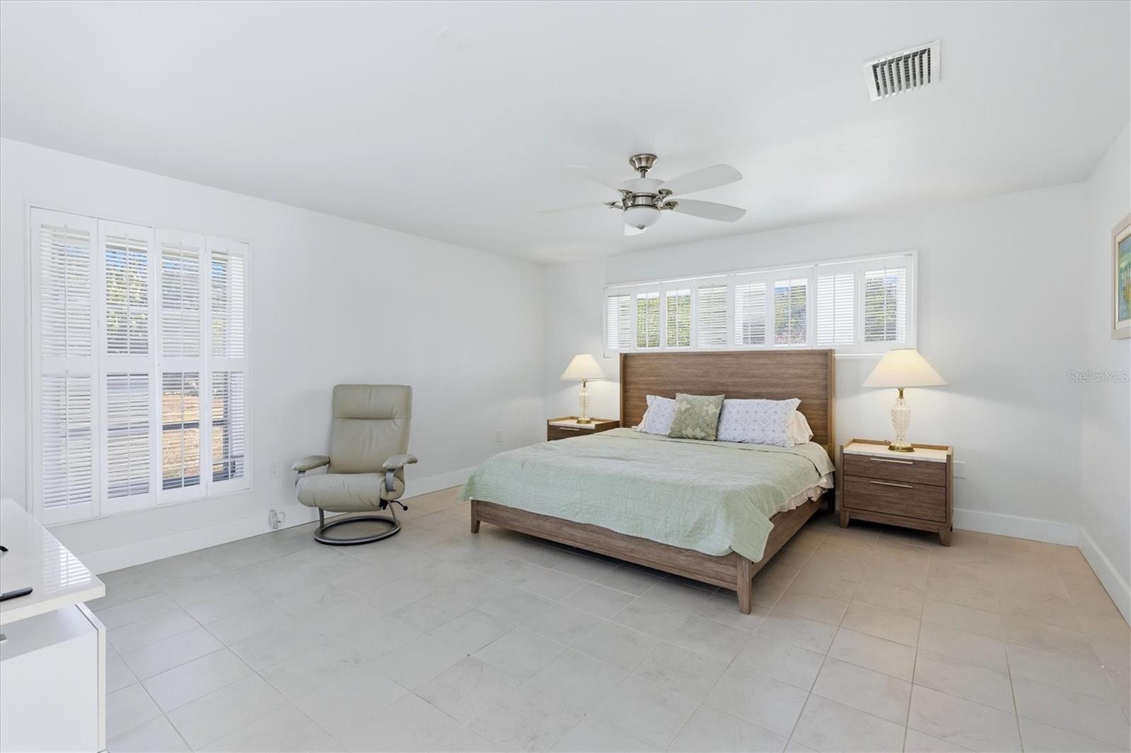 616 LYONS LN, LONGBOAT KEY, FL, 34228