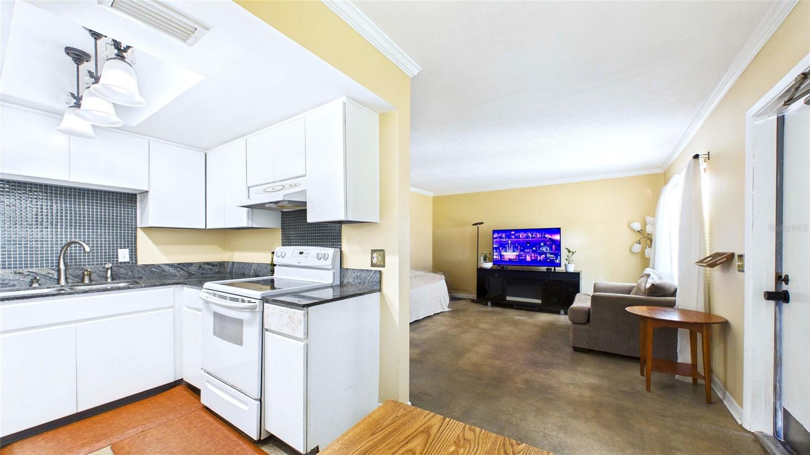4050 4TH ST N #122, ST PETERSBURG, FL, 33703