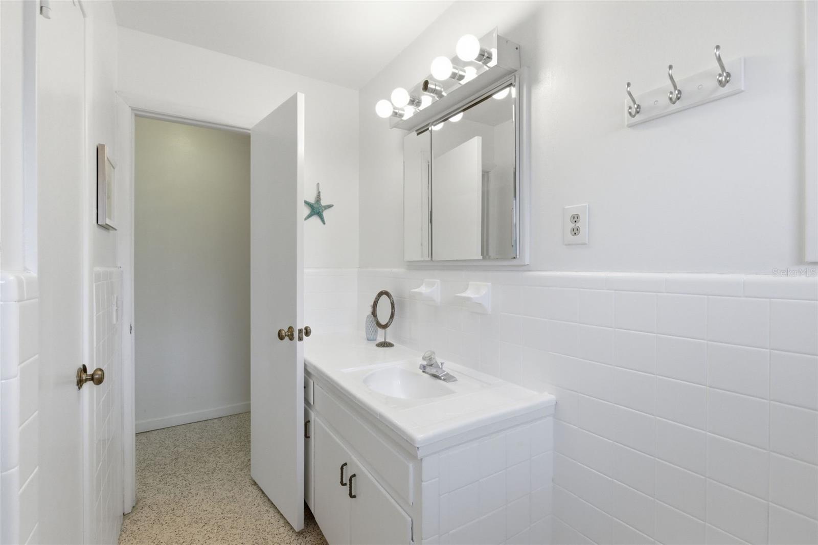 528 RALPH ST, SIESTA KEY, FL, 34242