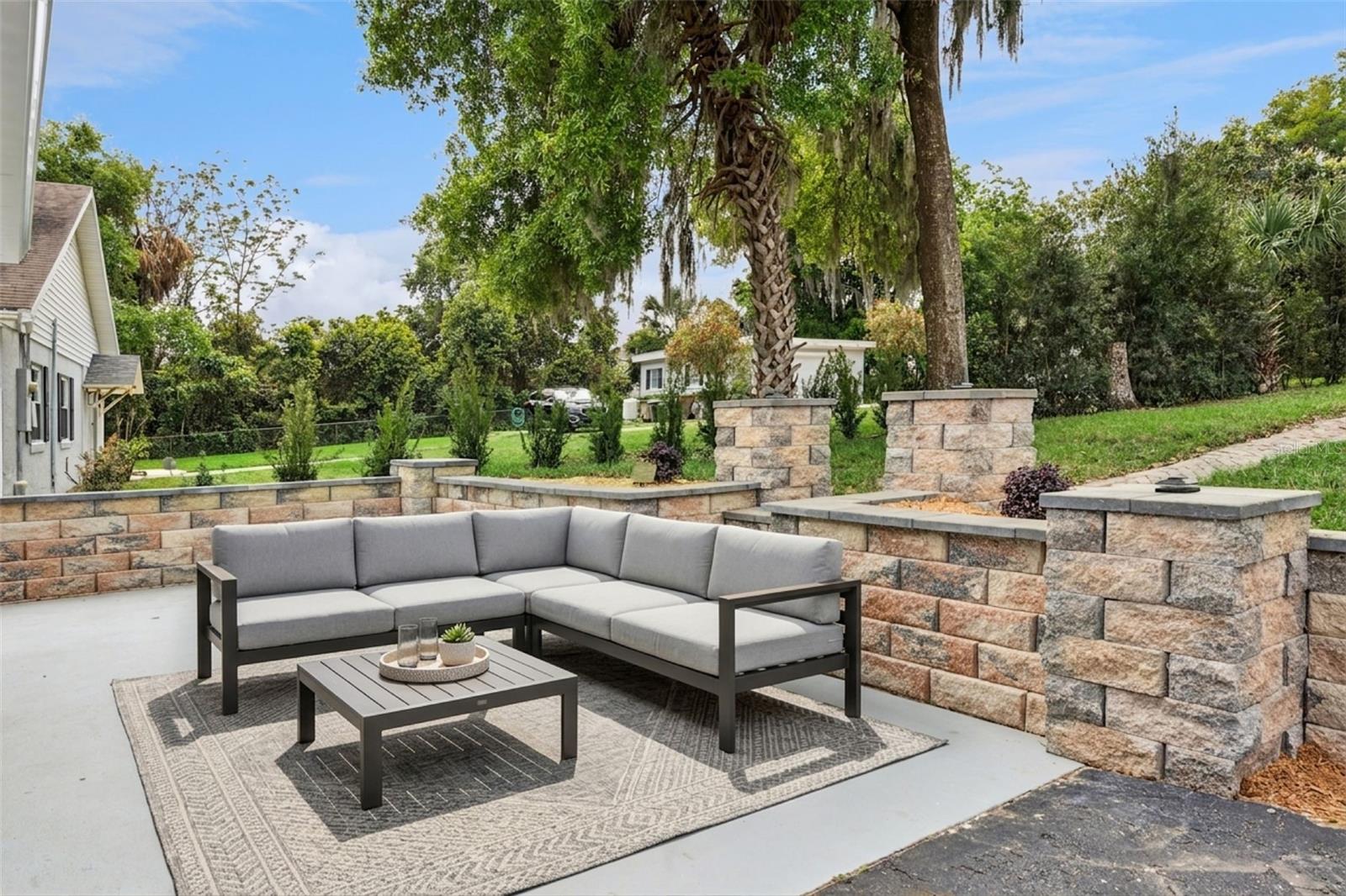 2316 N GRIFFIN DR, LEESBURG, FL, 34748