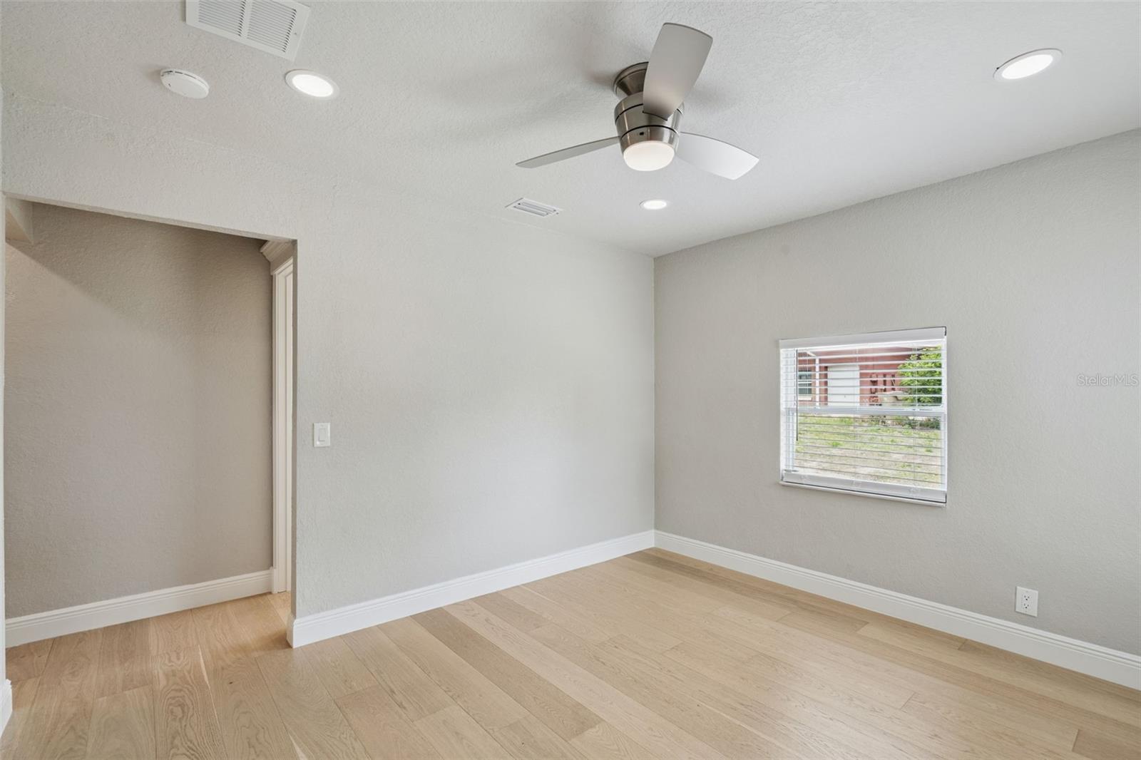 2316 N GRIFFIN DR, LEESBURG, FL, 34748