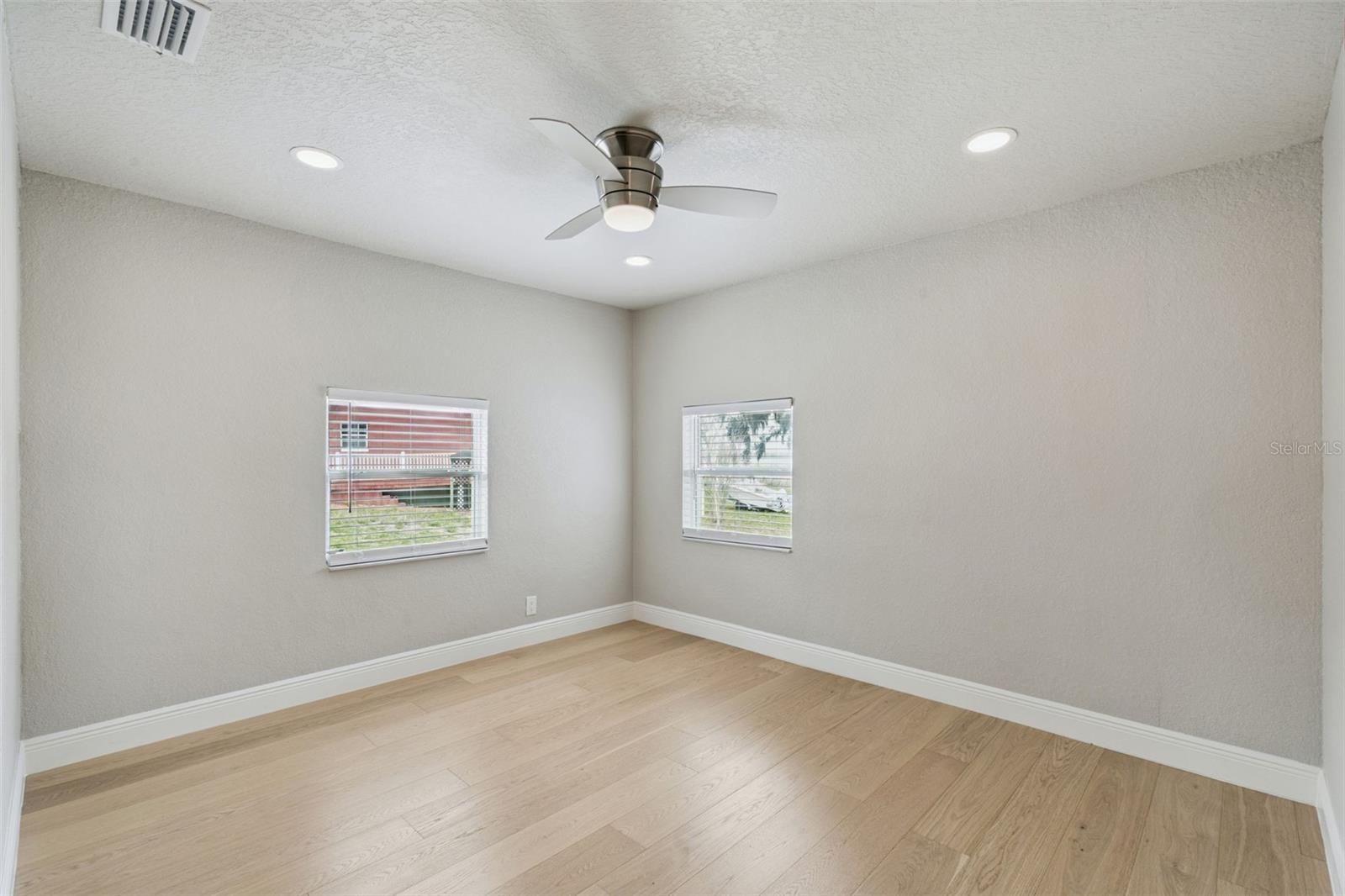 2316 N GRIFFIN DR, LEESBURG, FL, 34748