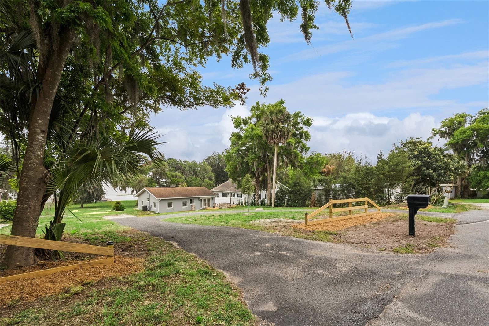2316 N GRIFFIN DR, LEESBURG, FL, 34748