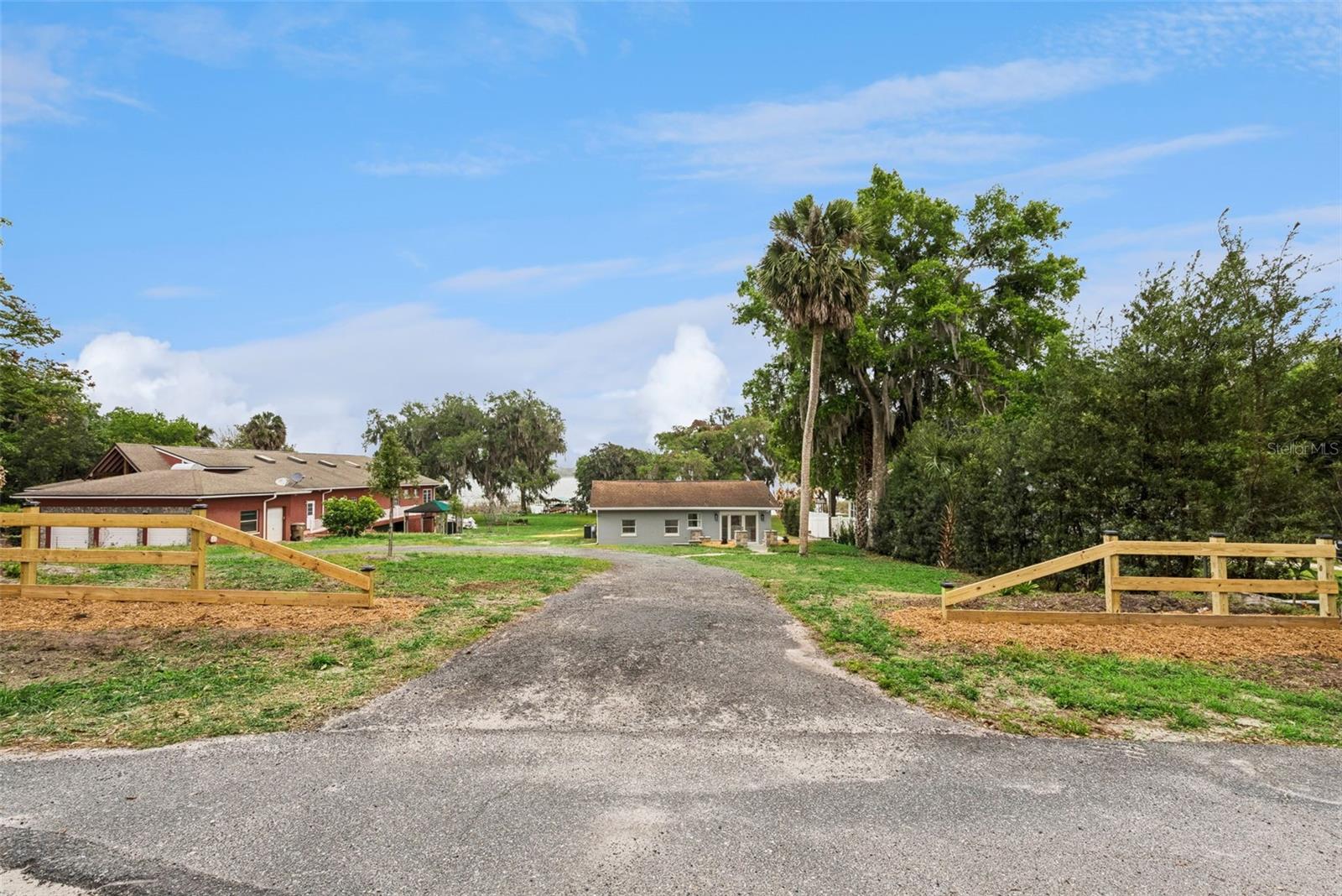 2316 N GRIFFIN DR, LEESBURG, FL, 34748
