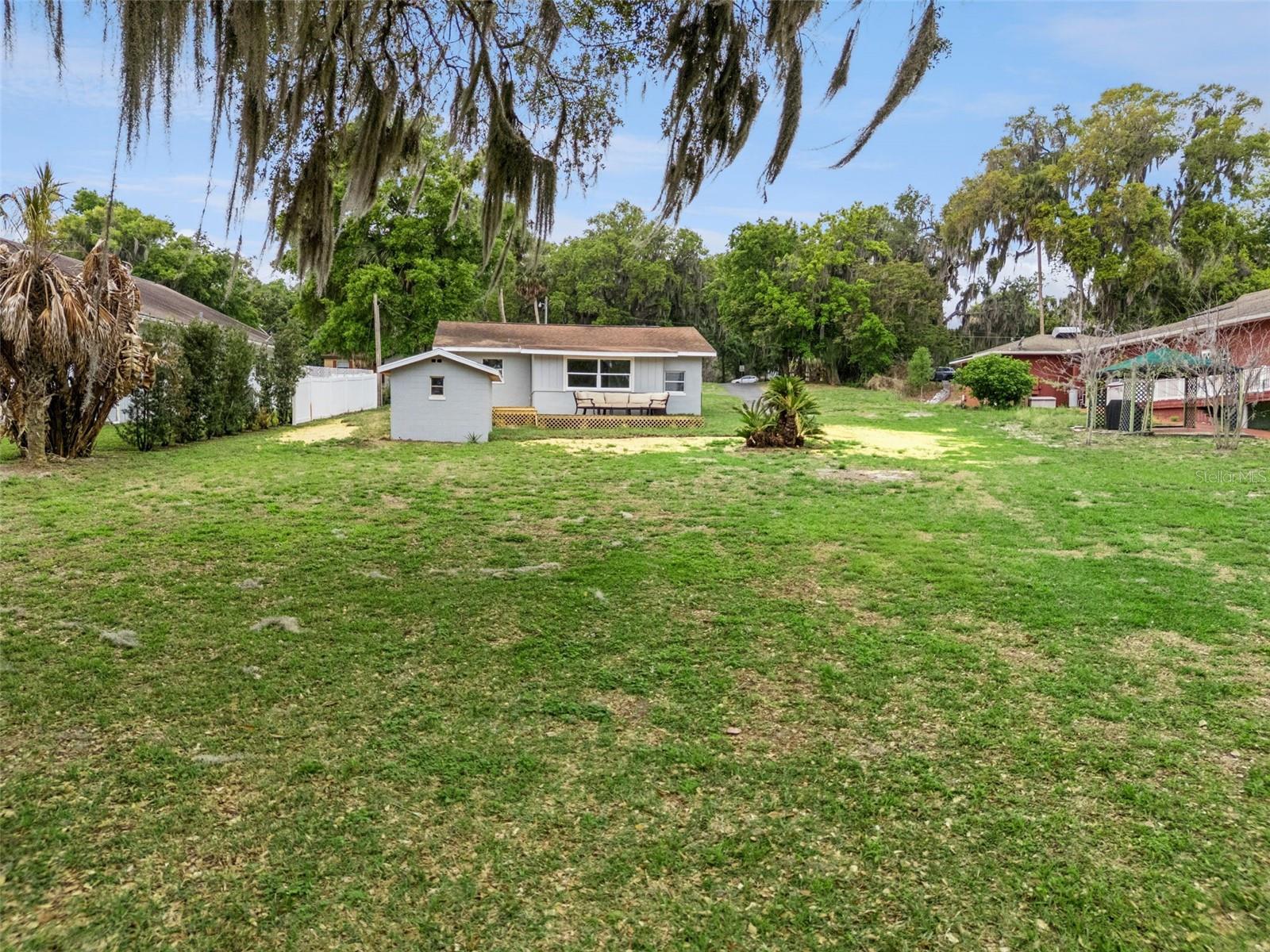2316 N GRIFFIN DR, LEESBURG, FL, 34748