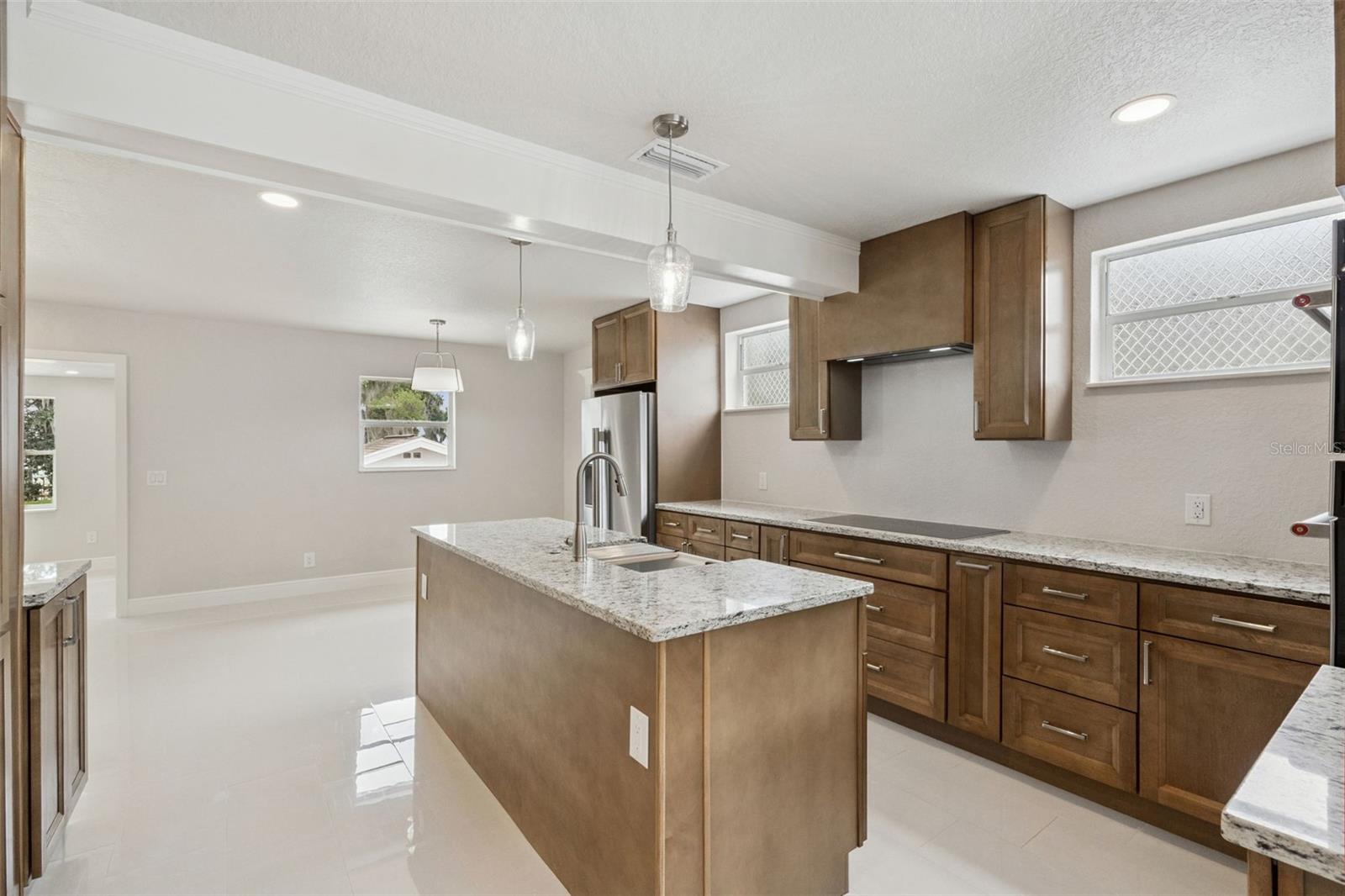 2316 N GRIFFIN DR, LEESBURG, FL, 34748