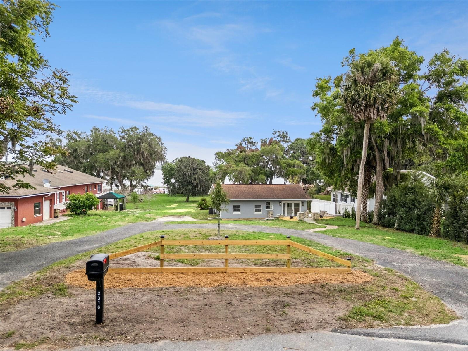 2316 N GRIFFIN DR, LEESBURG, FL, 34748