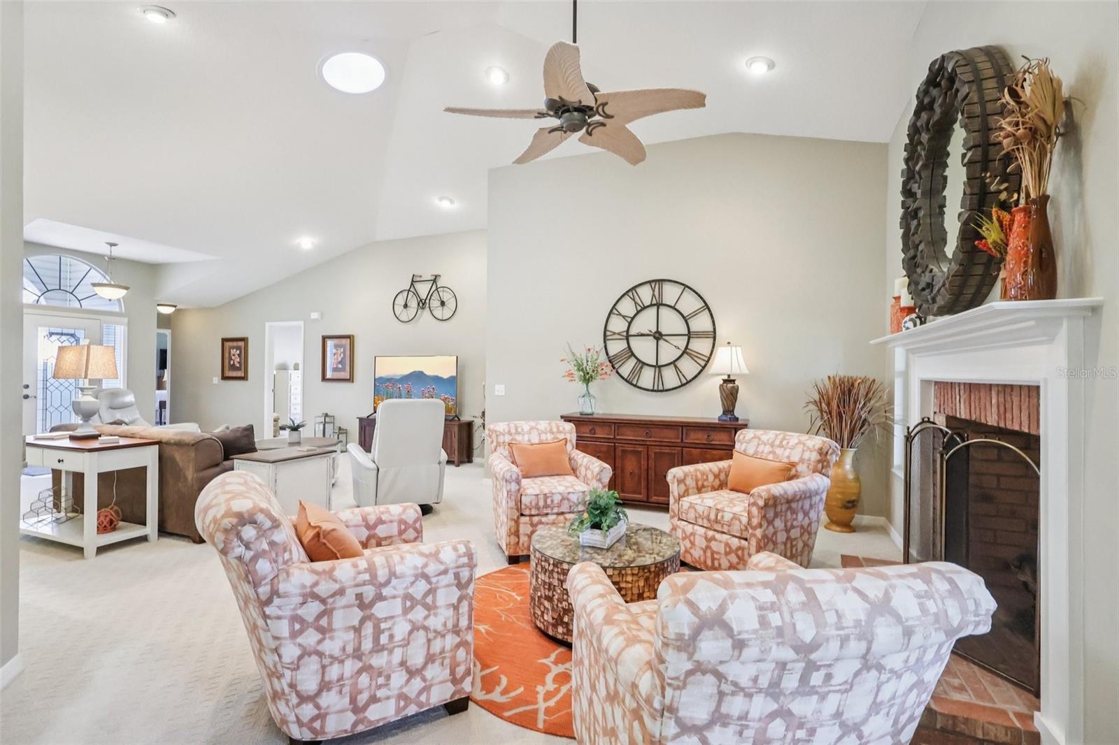 587 JUNIPER WAY, TAVARES, FL, 32778