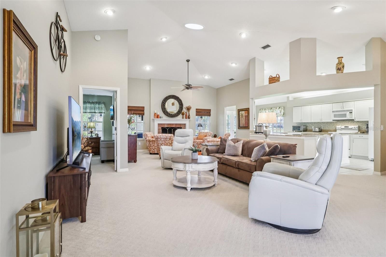 587 JUNIPER WAY, TAVARES, FL, 32778