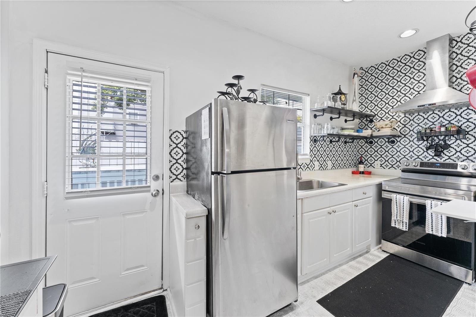 914 N 8TH ST N #1, ST PETERSBURG, FL, 33701