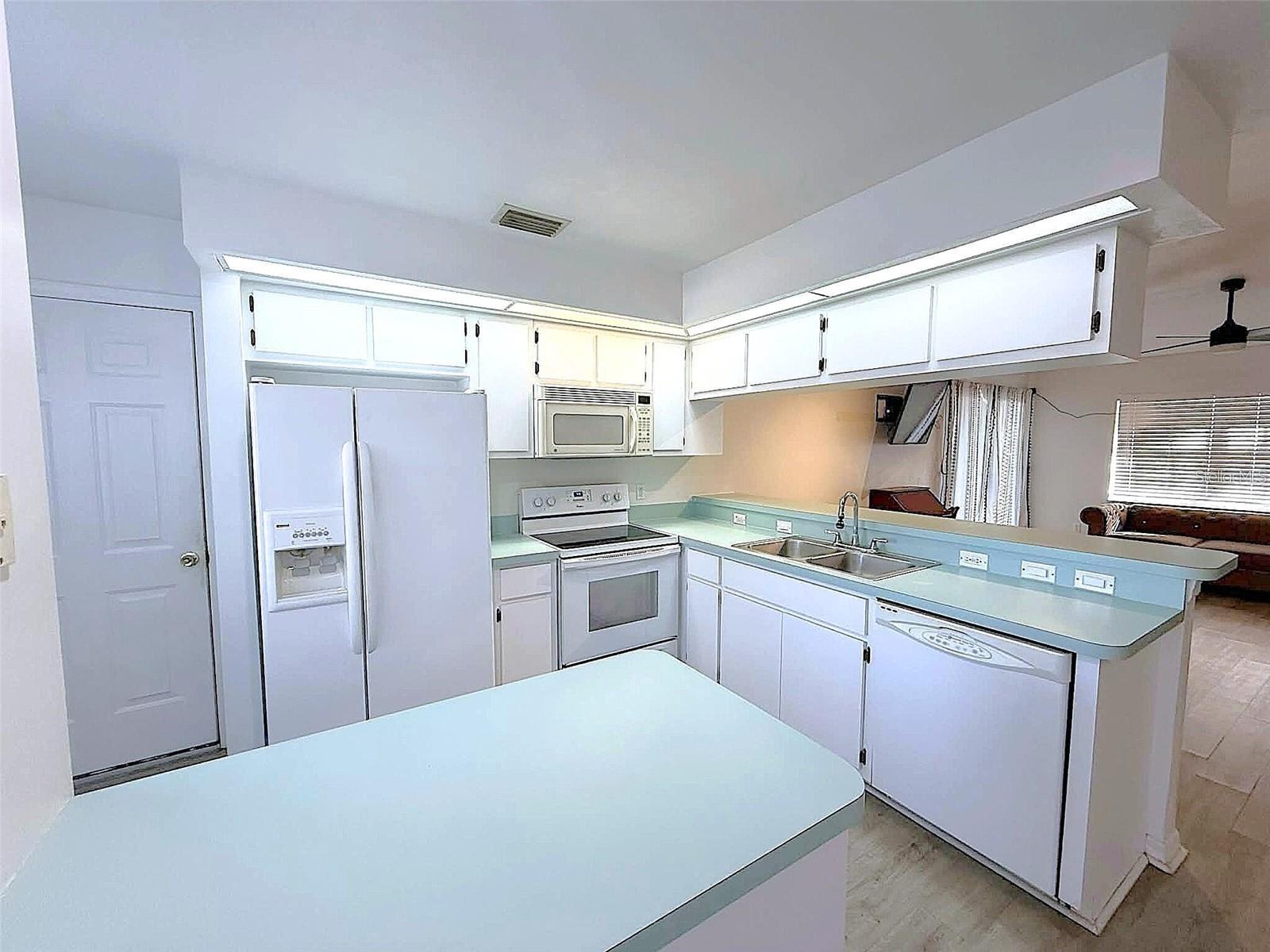 504 ROSE APPLE CIR, PORT CHARLOTTE, FL, 33954