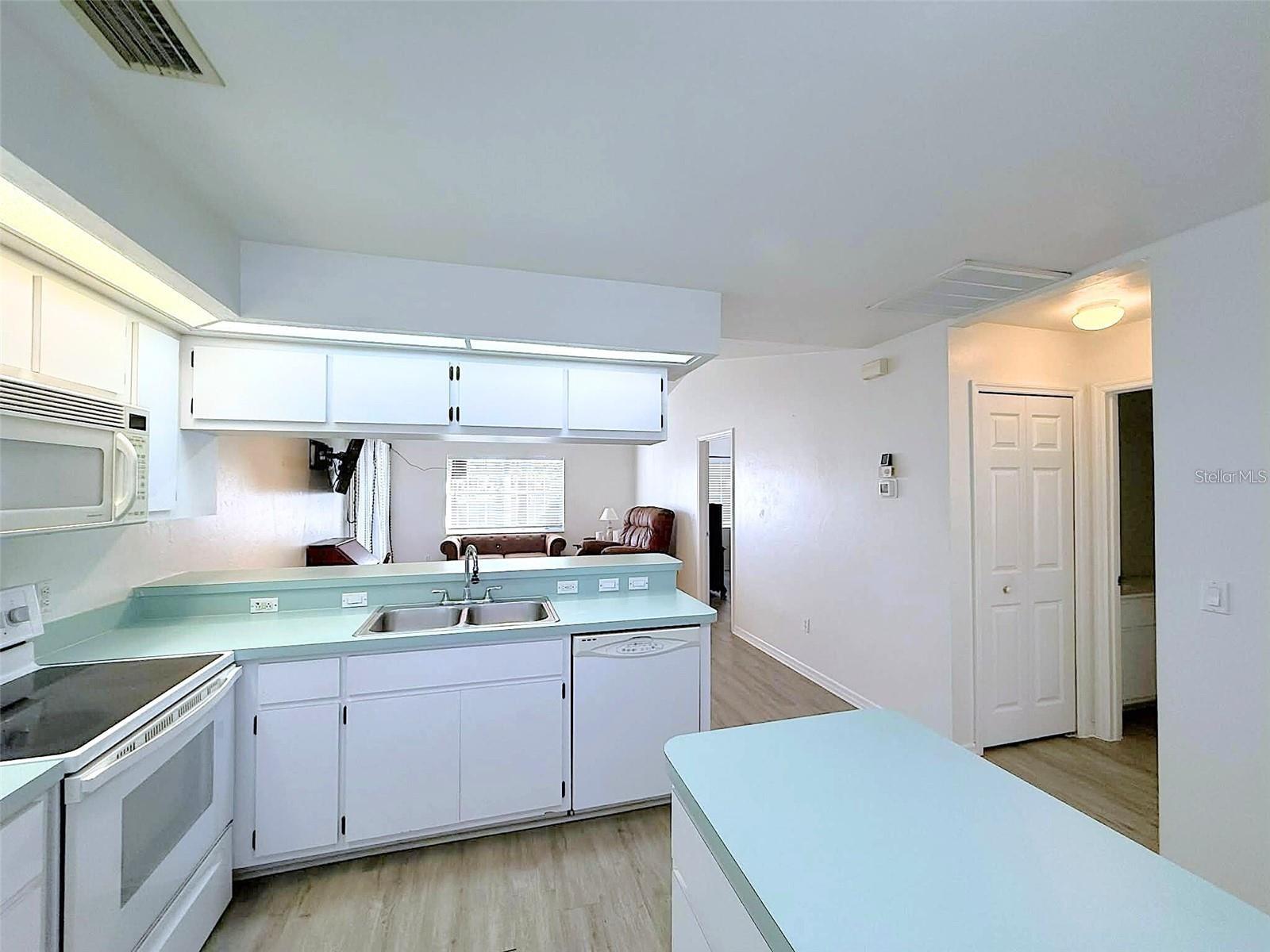 504 ROSE APPLE CIR, PORT CHARLOTTE, FL, 33954