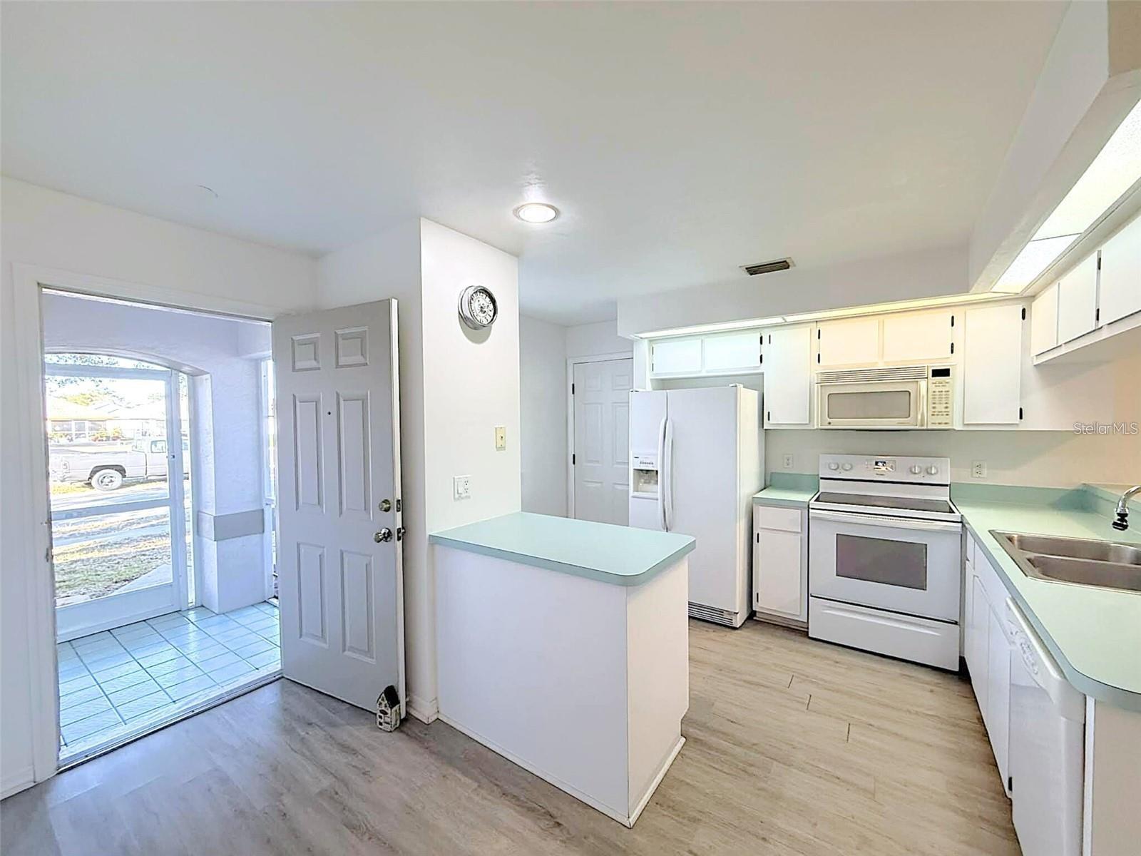 504 ROSE APPLE CIR, PORT CHARLOTTE, FL, 33954