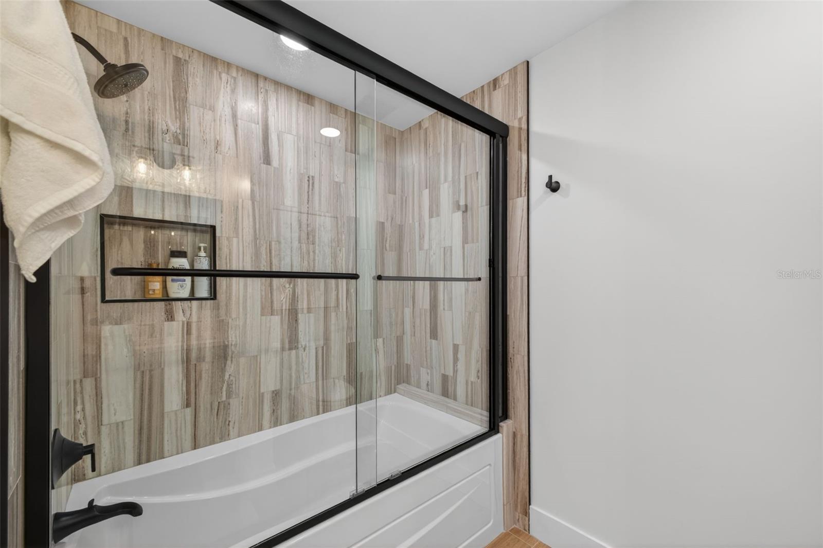 28828 BEAUCLAIRE DR, TAVARES, FL, 32778