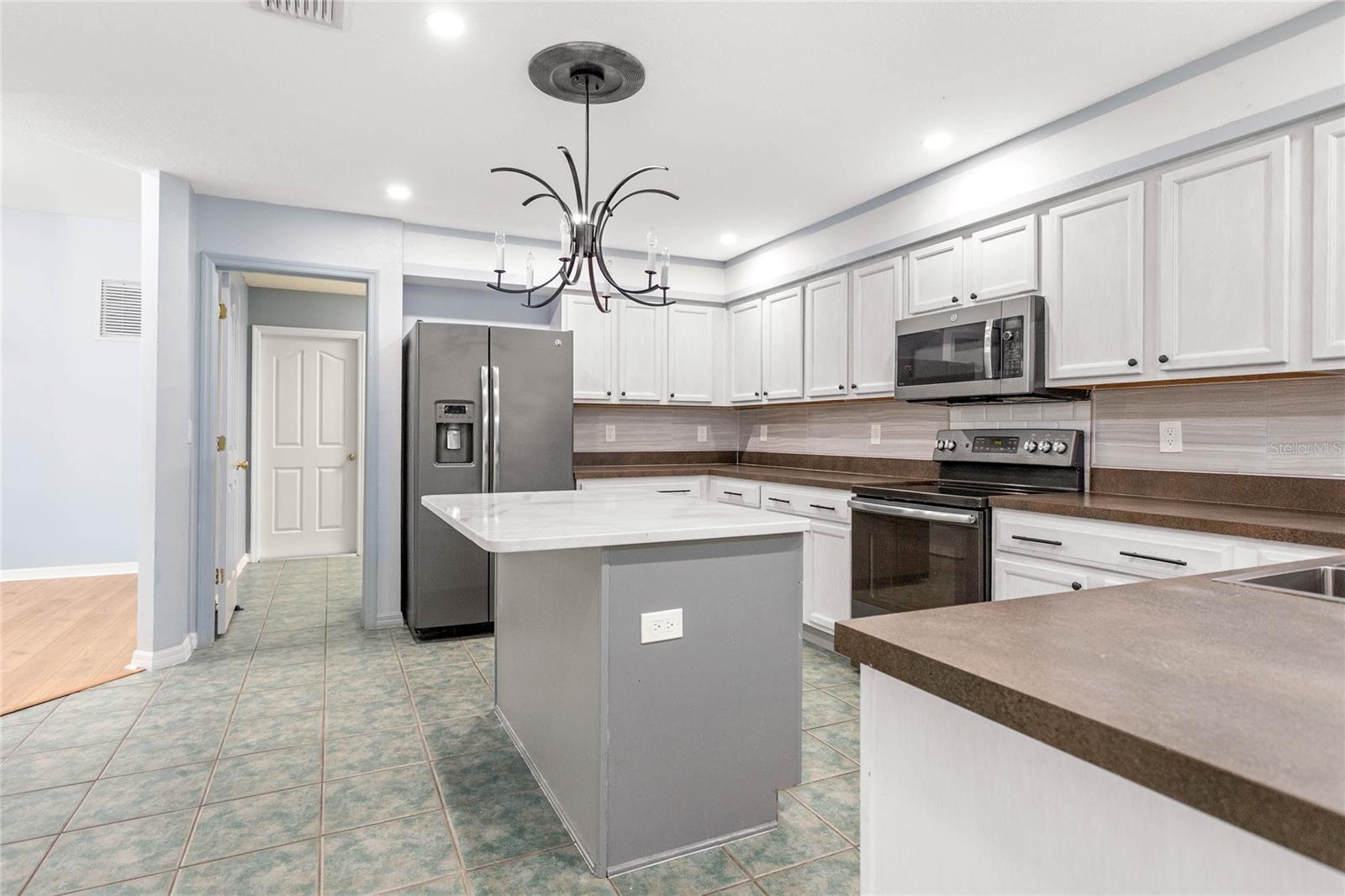 27012 SEA BREEZE WAY, WESLEY CHAPEL, FL, 33544
