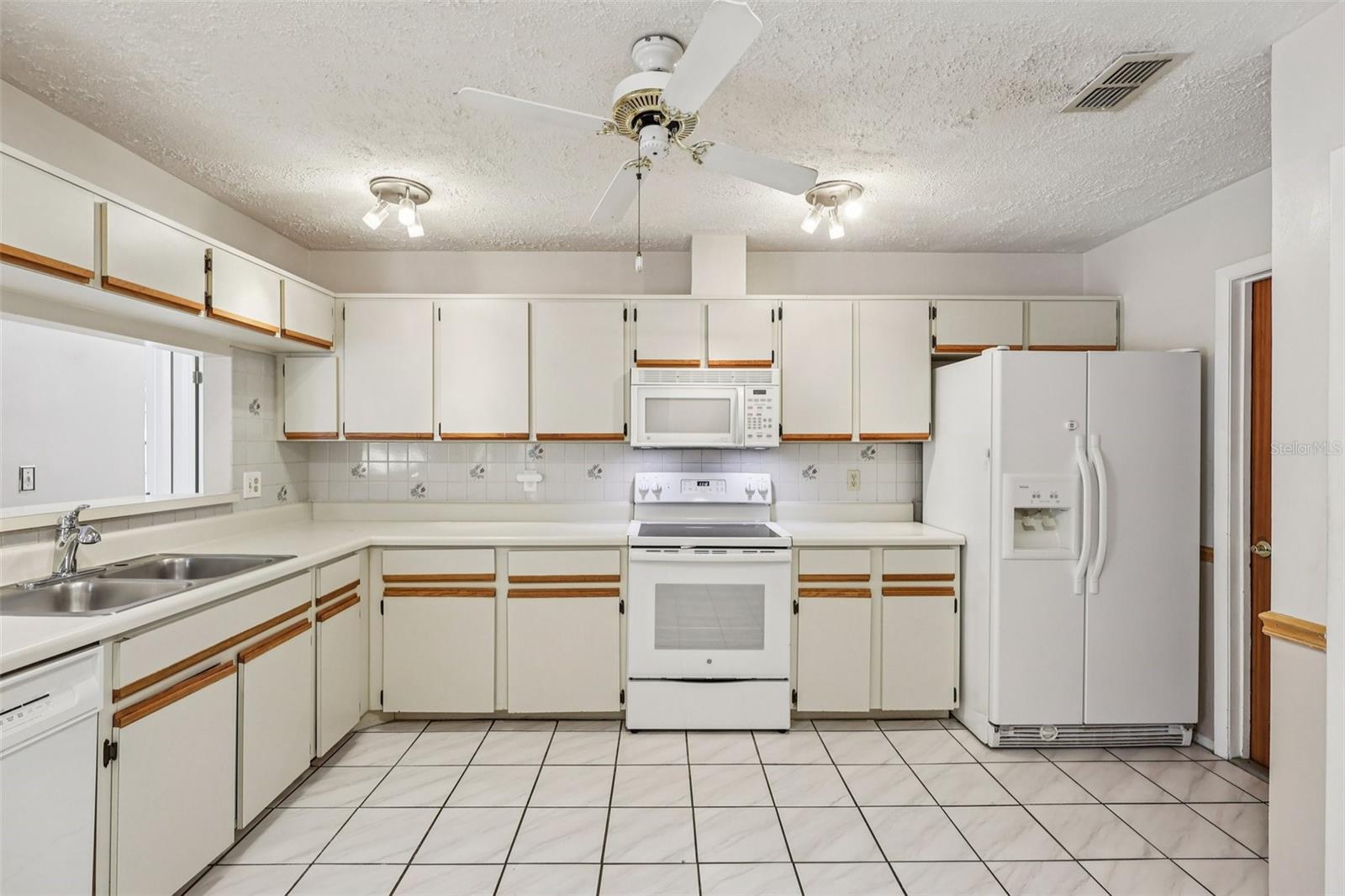 9913 CHESHAM DR, ORLANDO, FL, 32817