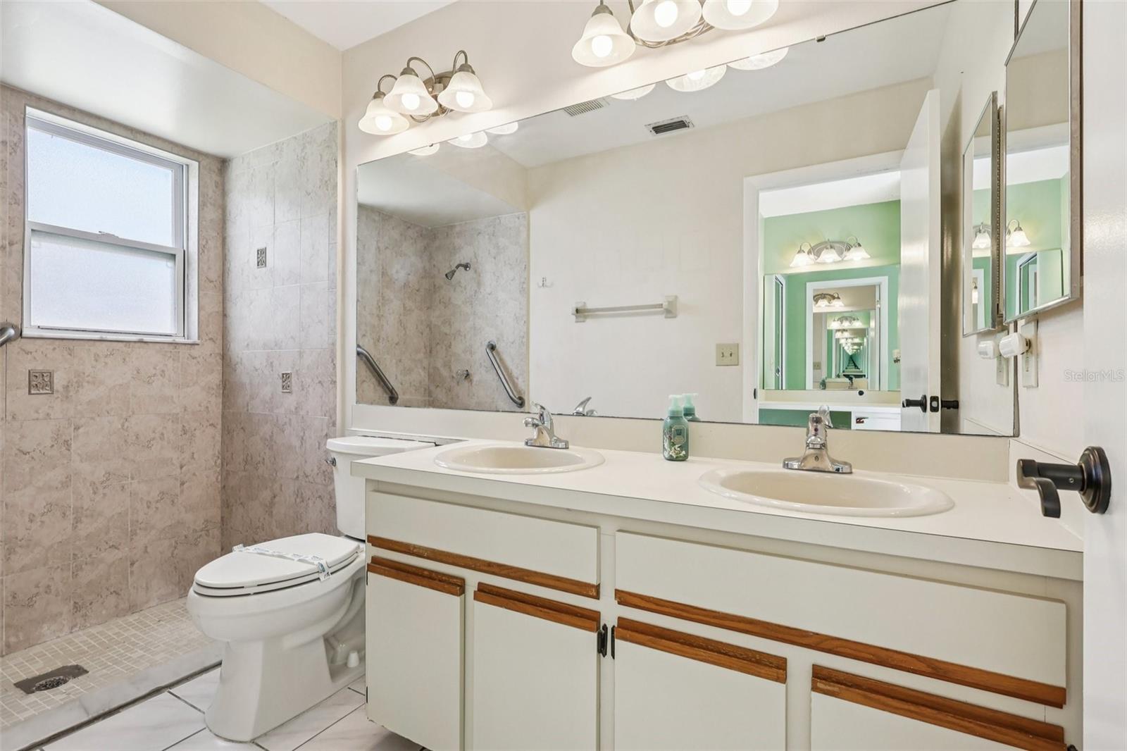9913 CHESHAM DR, ORLANDO, FL, 32817
