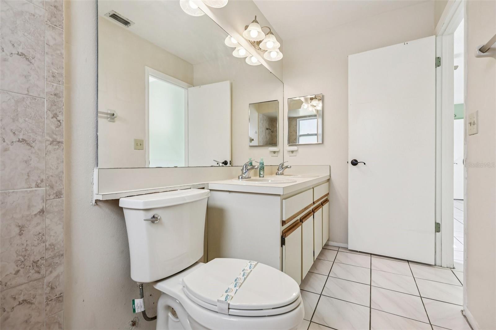 9913 CHESHAM DR, ORLANDO, FL, 32817