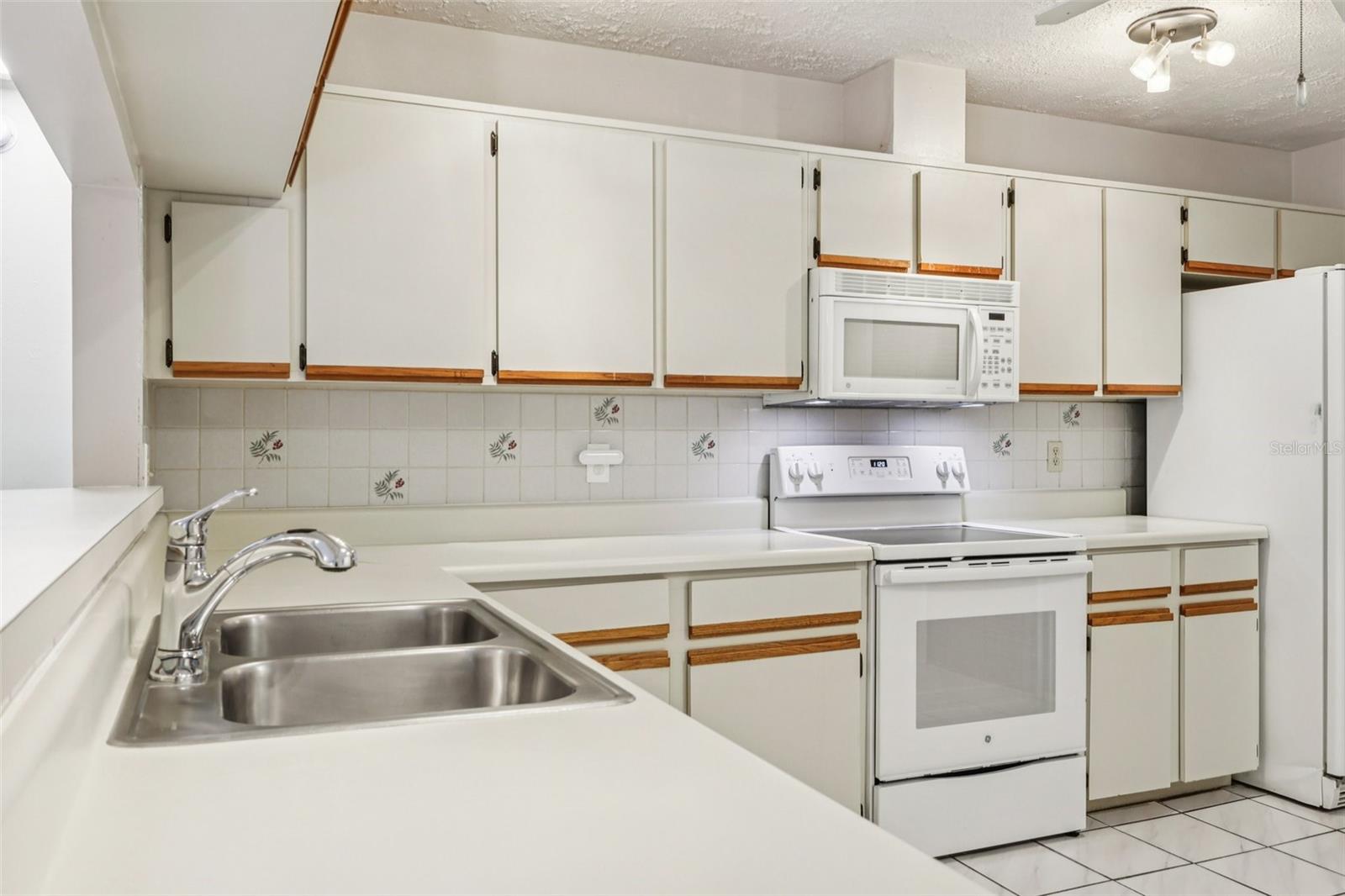 9913 CHESHAM DR, ORLANDO, FL, 32817