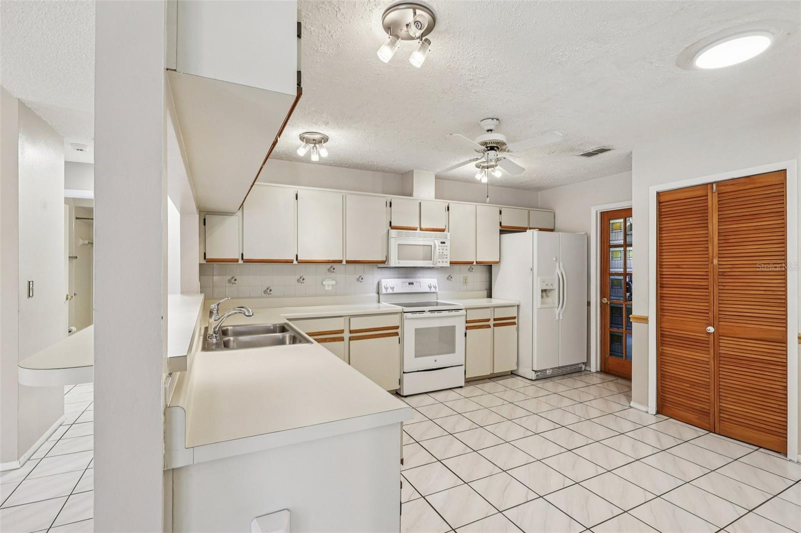 9913 CHESHAM DR, ORLANDO, FL, 32817