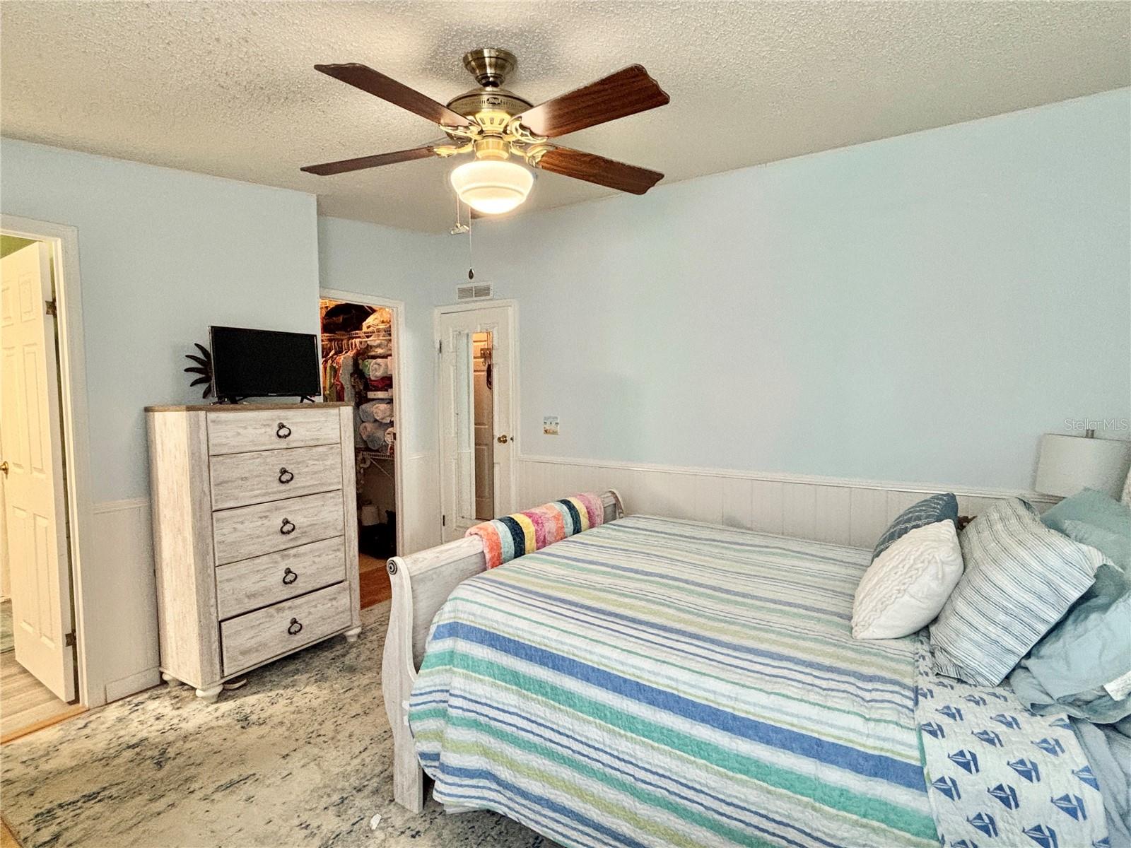 102 AMERICANA CT NE #206, ST PETERSBURG, FL, 33702